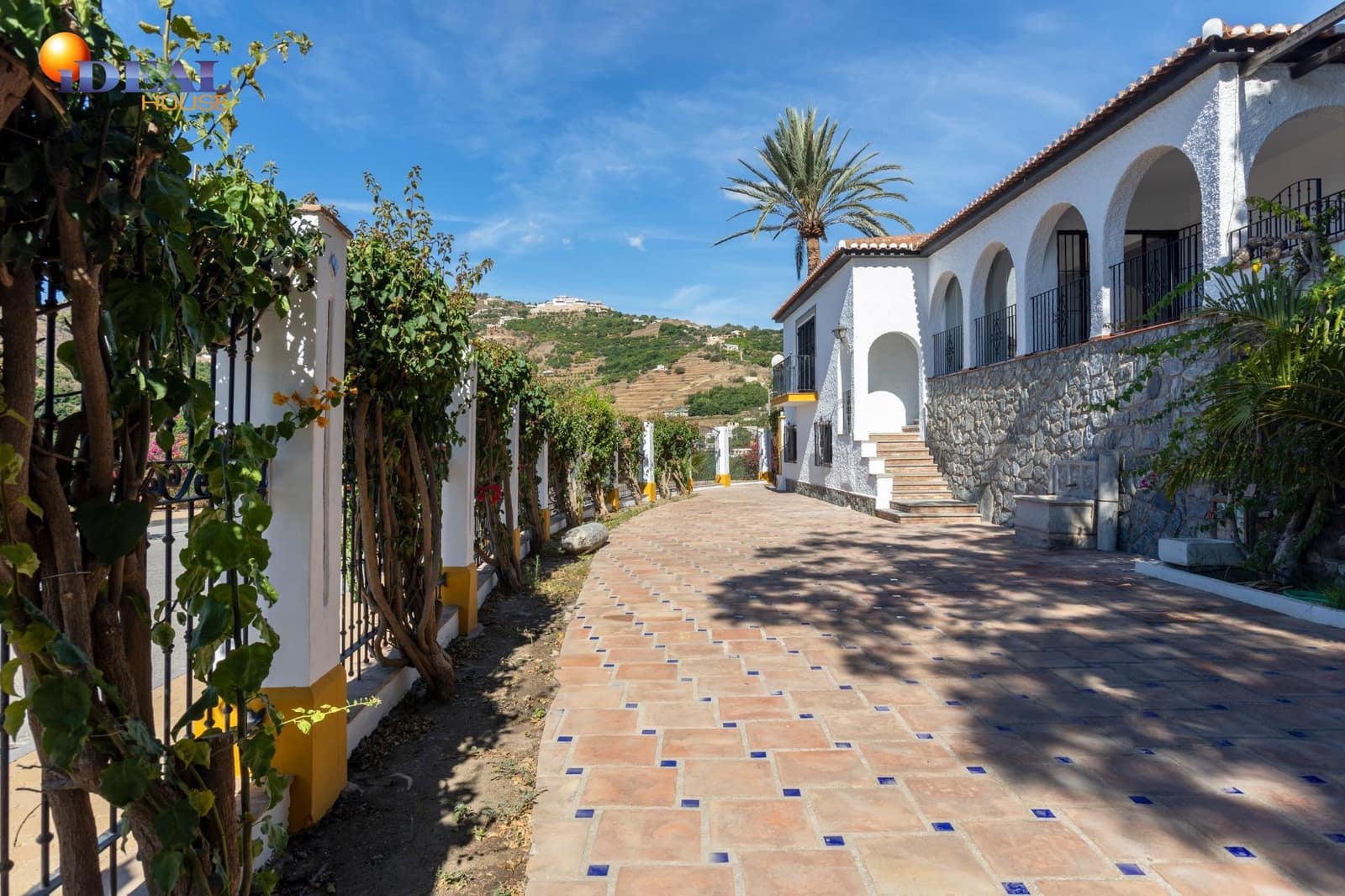 8 bedroom Villa for sale in Almunecar with pool - € 1,250,000 (Ref: 9433872)