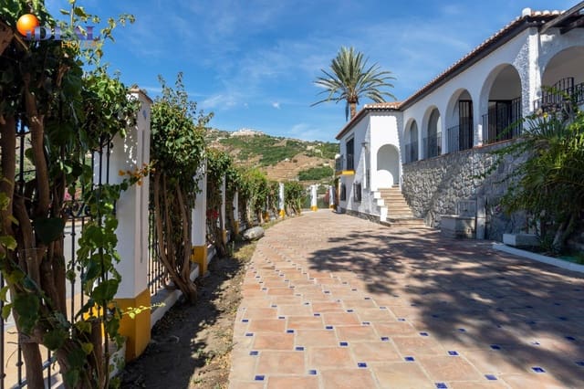 Chalet de 8 habitaciones en Almuñécar en venta con piscina - 1.250.000 € (Ref: 9433872)