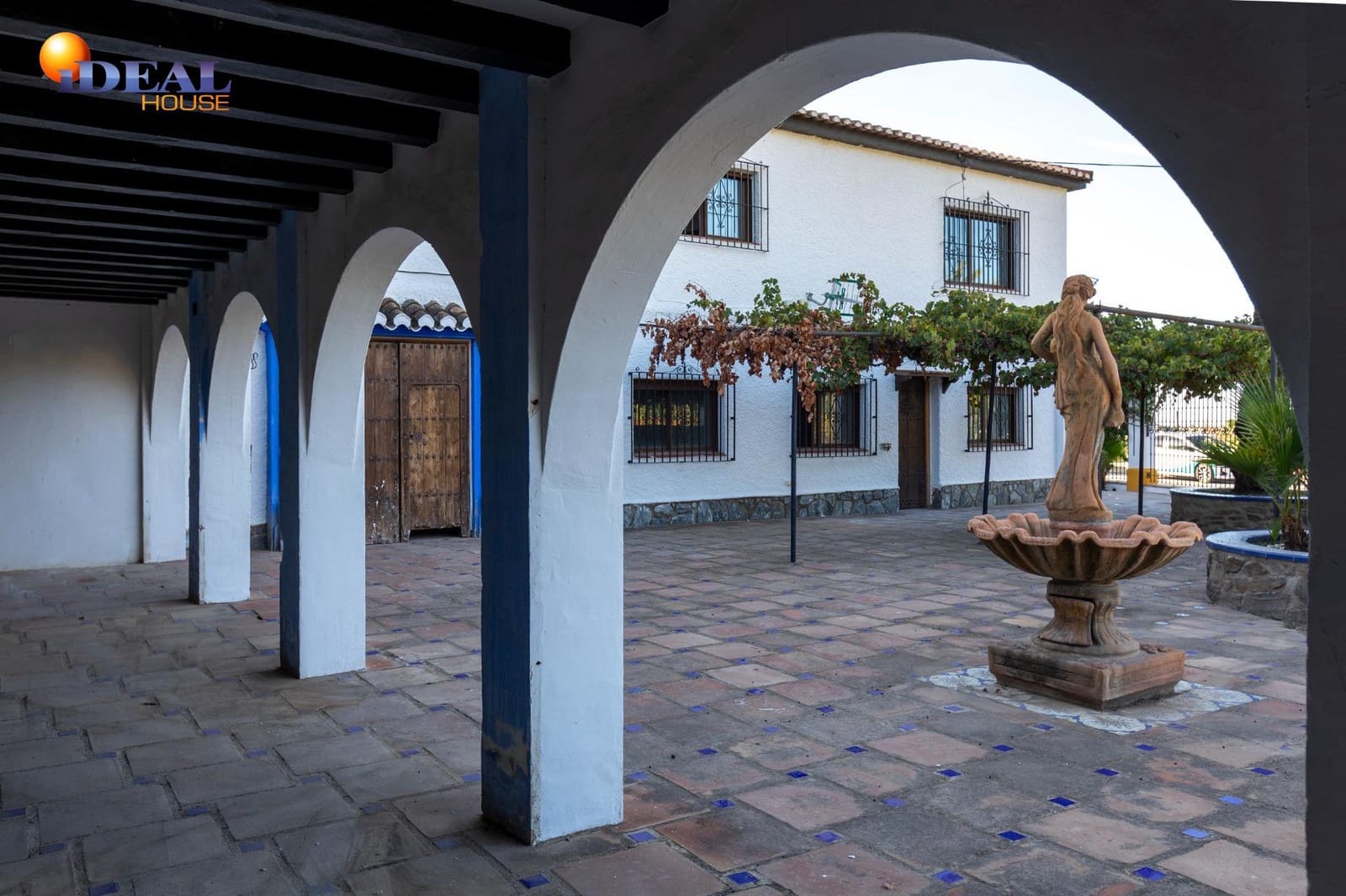 8 bedroom Villa for sale in Almunecar with pool - € 1,250,000 (Ref: 9433872)