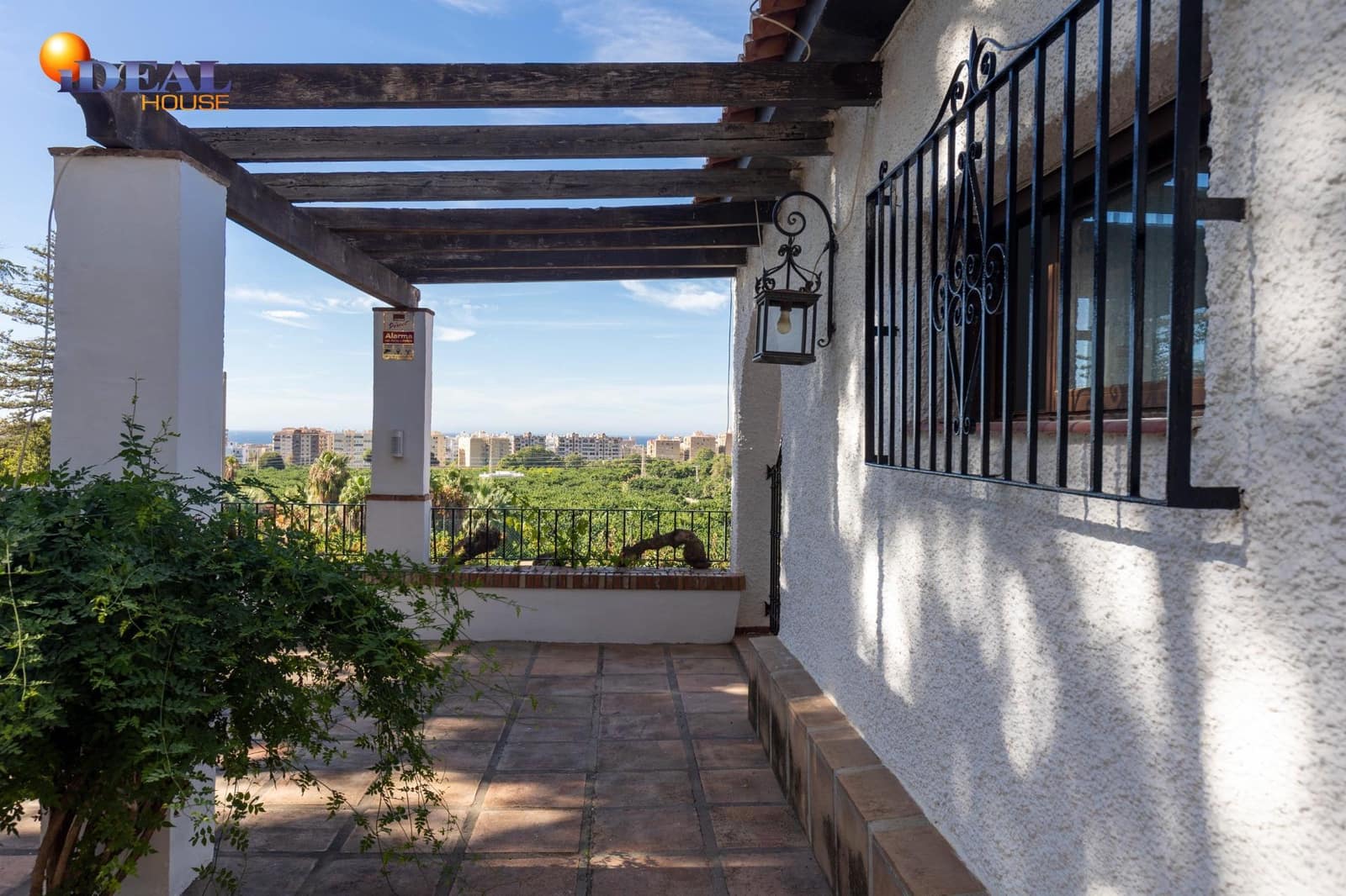 8 bedroom Villa for sale in Almunecar with pool - € 1,250,000 (Ref: 9433872)