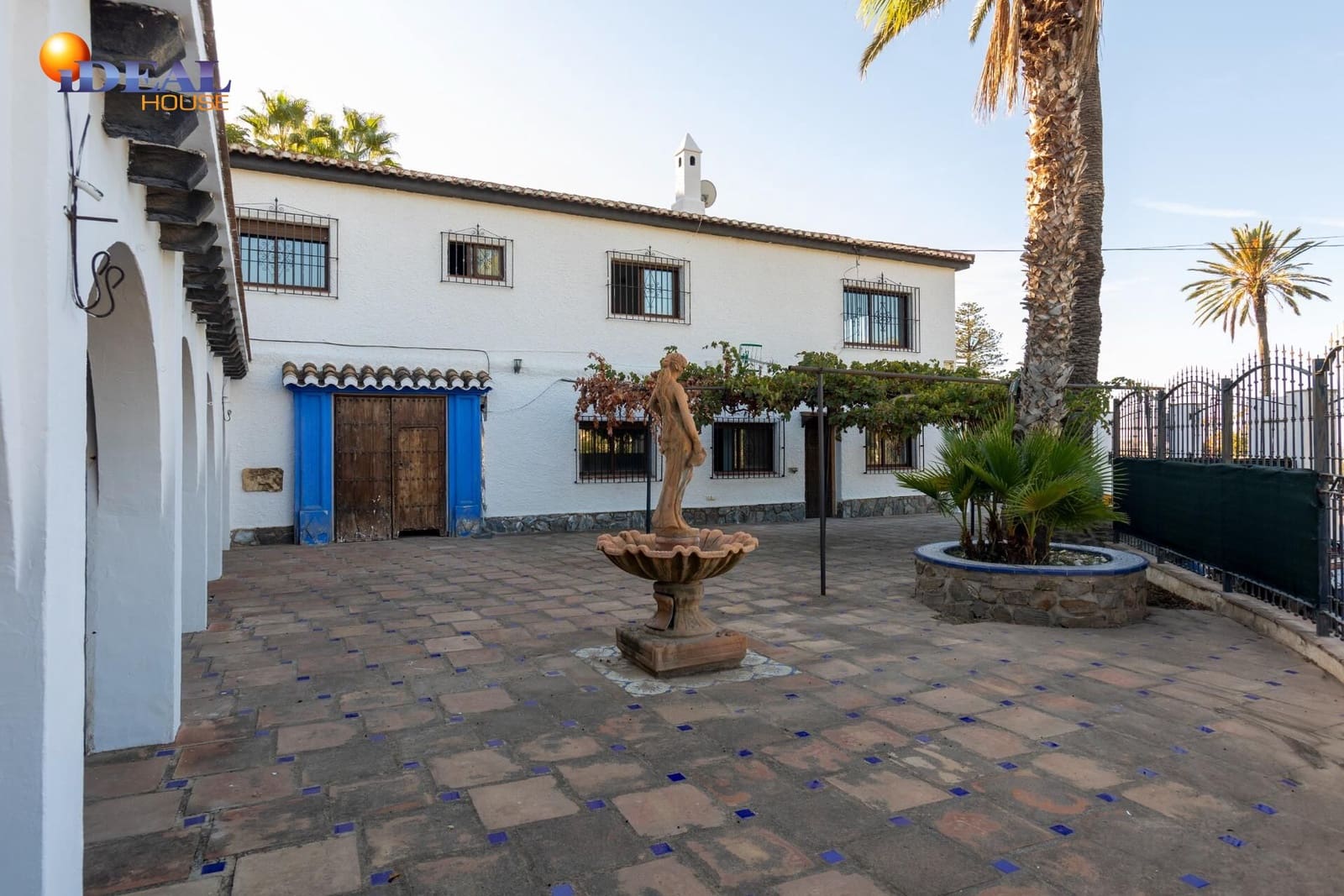 8 bedroom Villa for sale in Almunecar with pool - € 1,250,000 (Ref: 9433872)