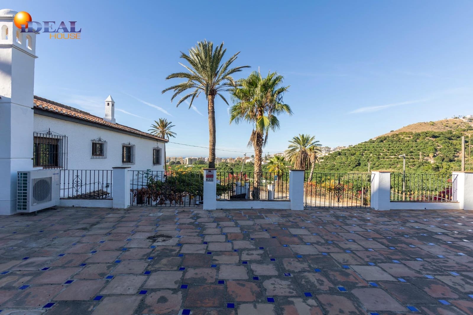 8 bedroom Villa for sale in Almunecar with pool - € 1,250,000 (Ref: 9433872)