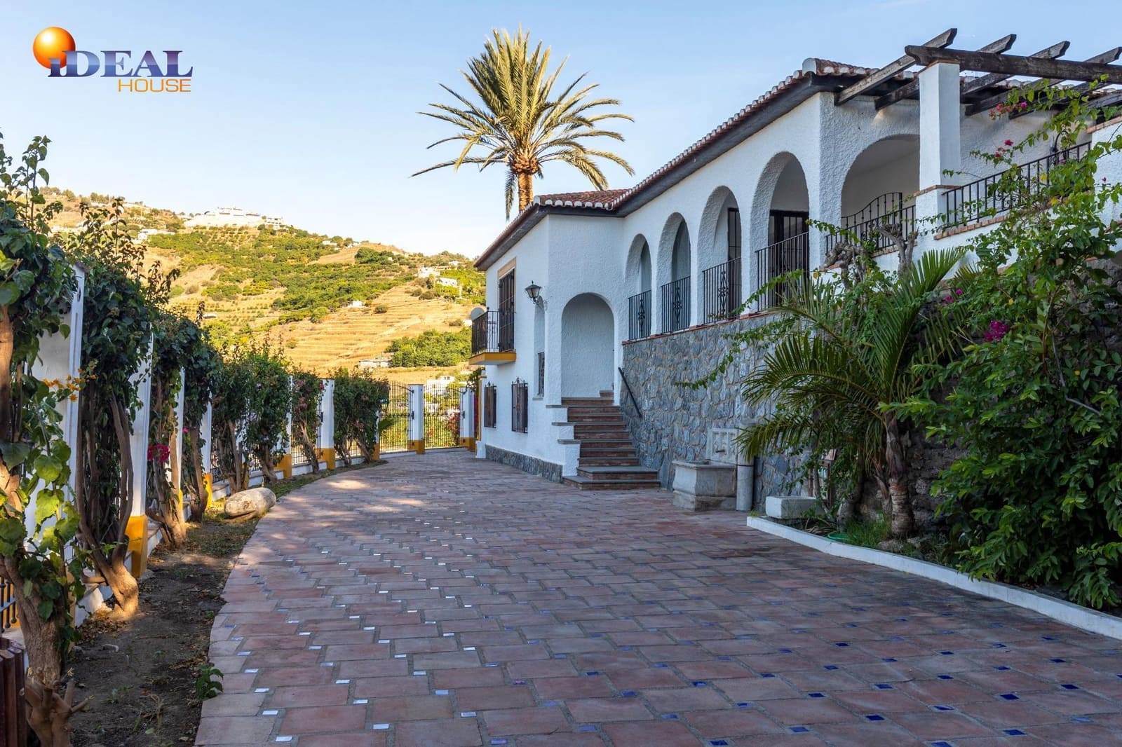 8 bedroom Villa for sale in Almunecar with pool - € 1,250,000 (Ref: 9433872)