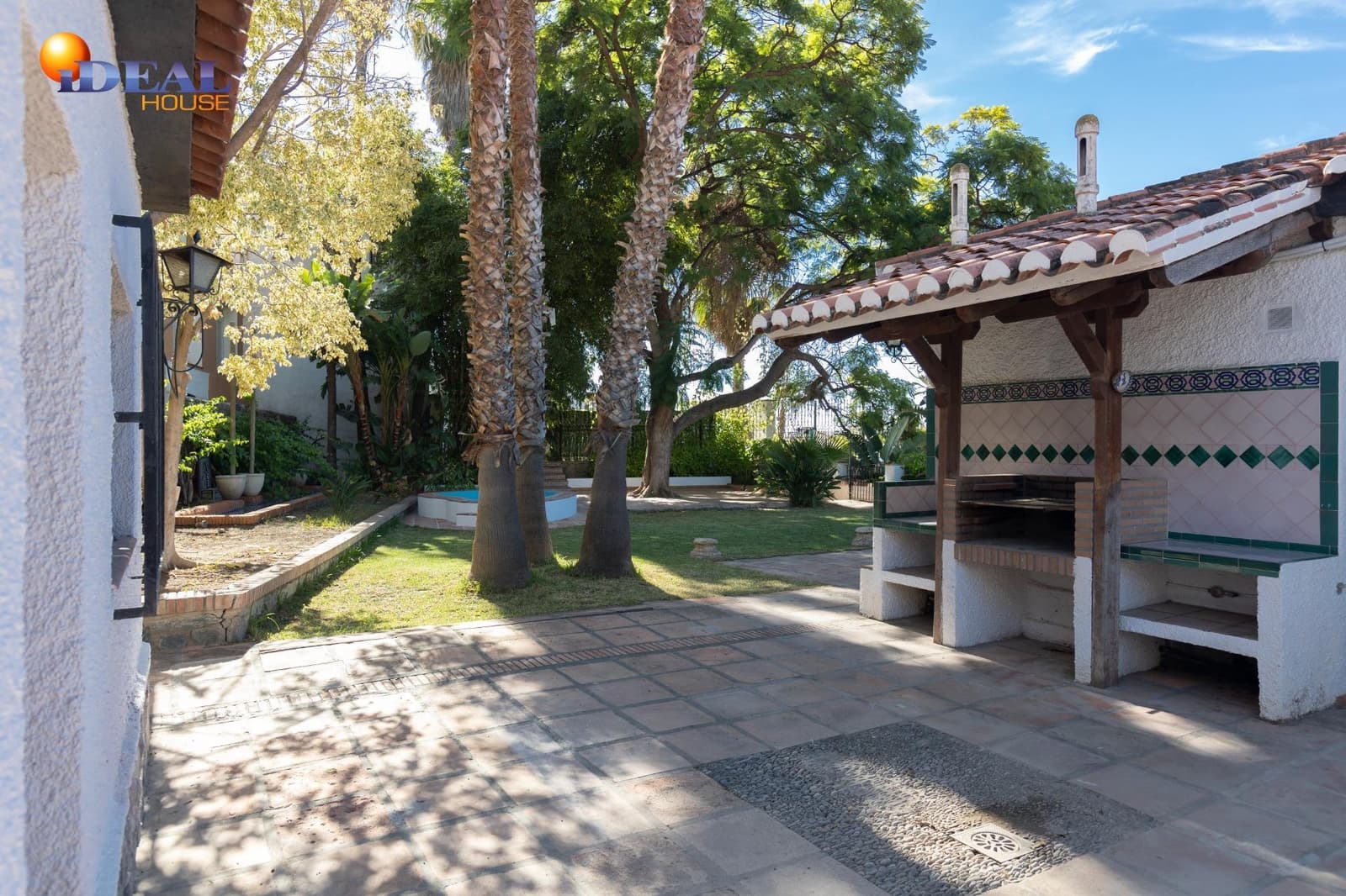 8 bedroom Villa for sale in Almunecar with pool - € 1,250,000 (Ref: 9433872)