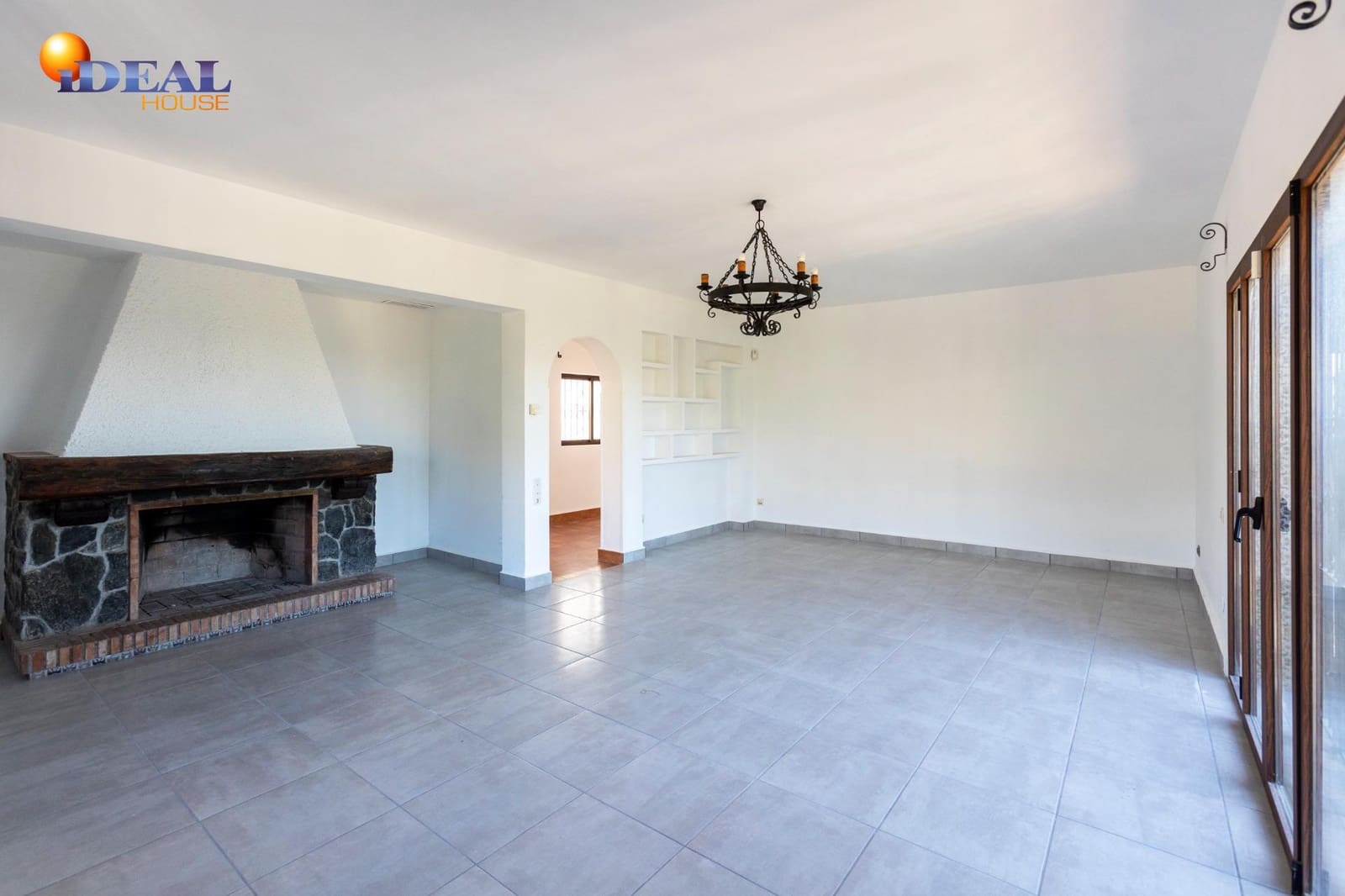 8 bedroom Villa for sale in Almunecar with pool - € 1,250,000 (Ref: 9433872)