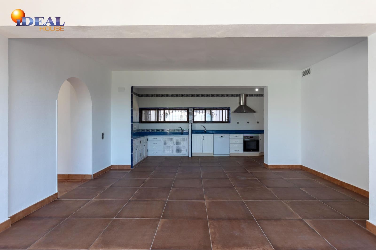 8 bedroom Villa for sale in Almunecar with pool - € 1,250,000 (Ref: 9433872)