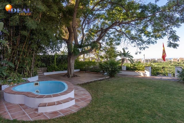 Chalet de 8 habitaciones en Almuñécar en venta con piscina - 1.250.000 € (Ref: 9433872)