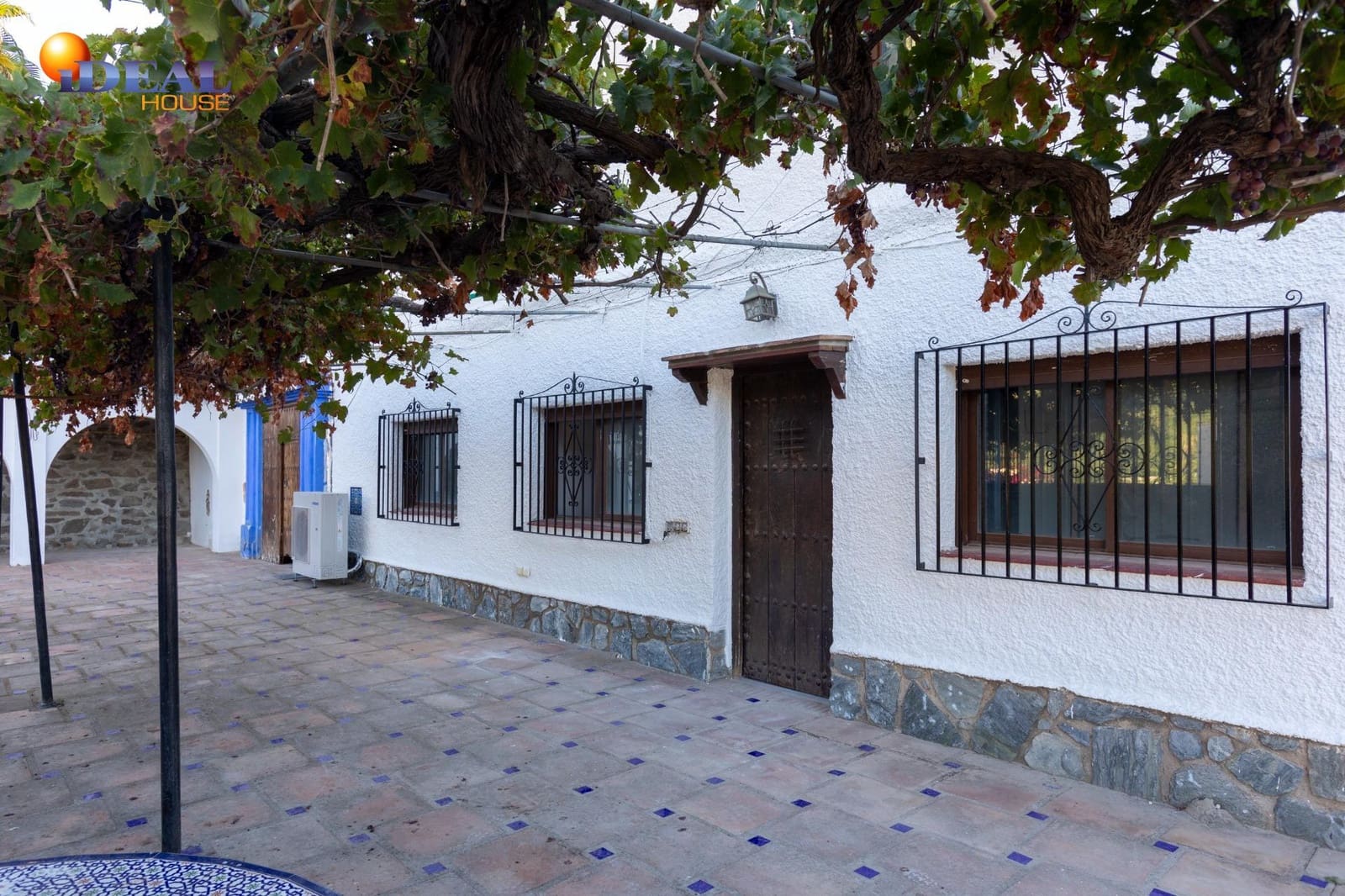 8 bedroom Villa for sale in Almunecar with pool - € 1,250,000 (Ref: 9433872)