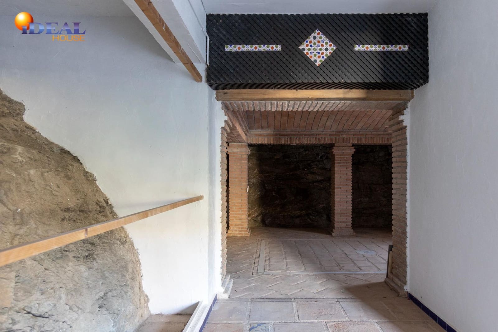 8 bedroom Villa for sale in Almunecar with pool - € 1,250,000 (Ref: 9433872)