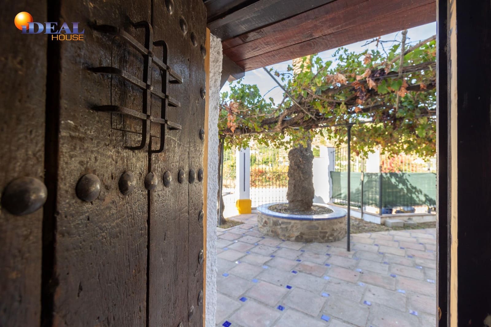 8 bedroom Villa for sale in Almunecar with pool - € 1,250,000 (Ref: 9433872)