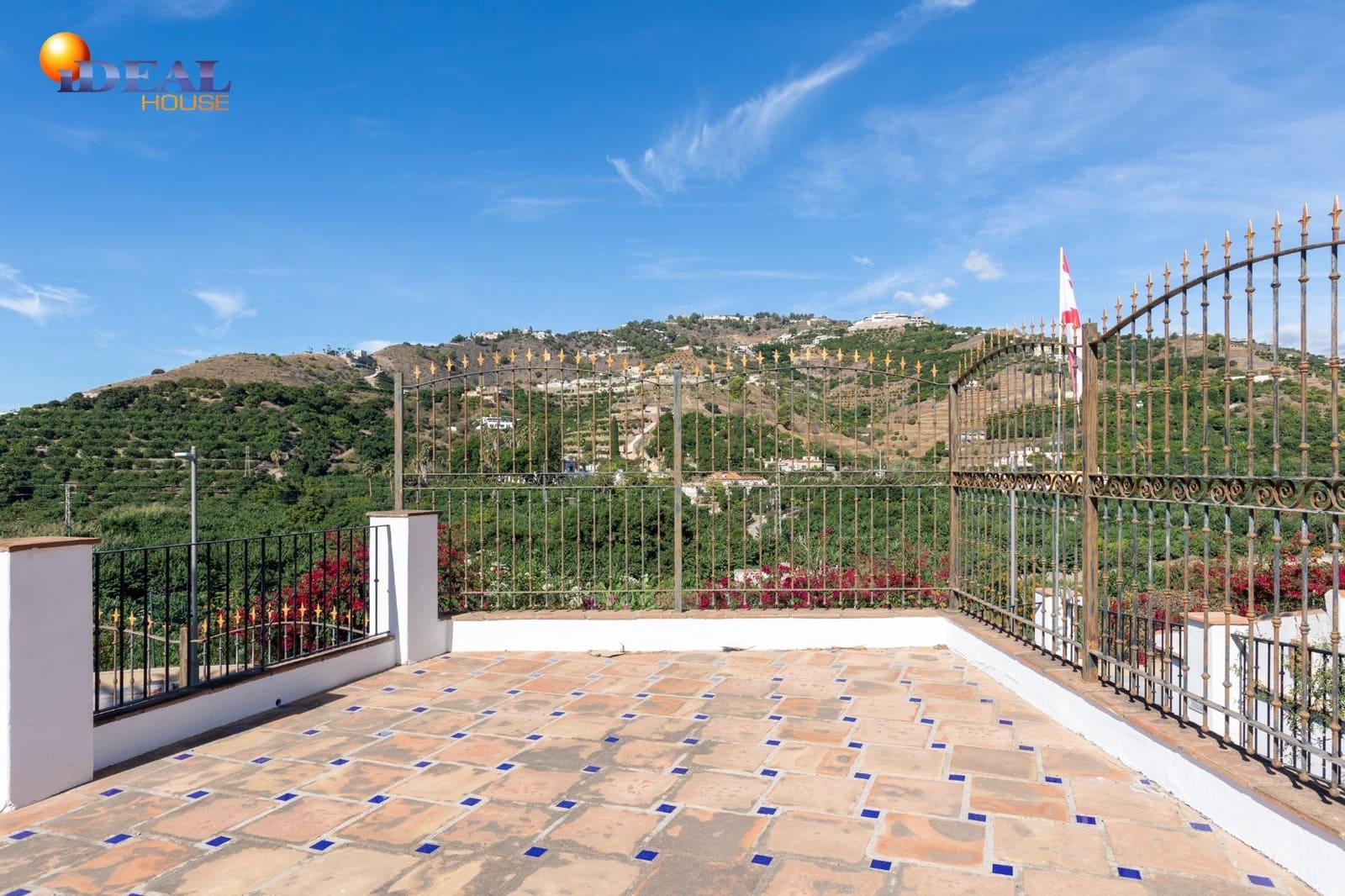 8 bedroom Villa for sale in Almunecar with pool - € 1,250,000 (Ref: 9433872)