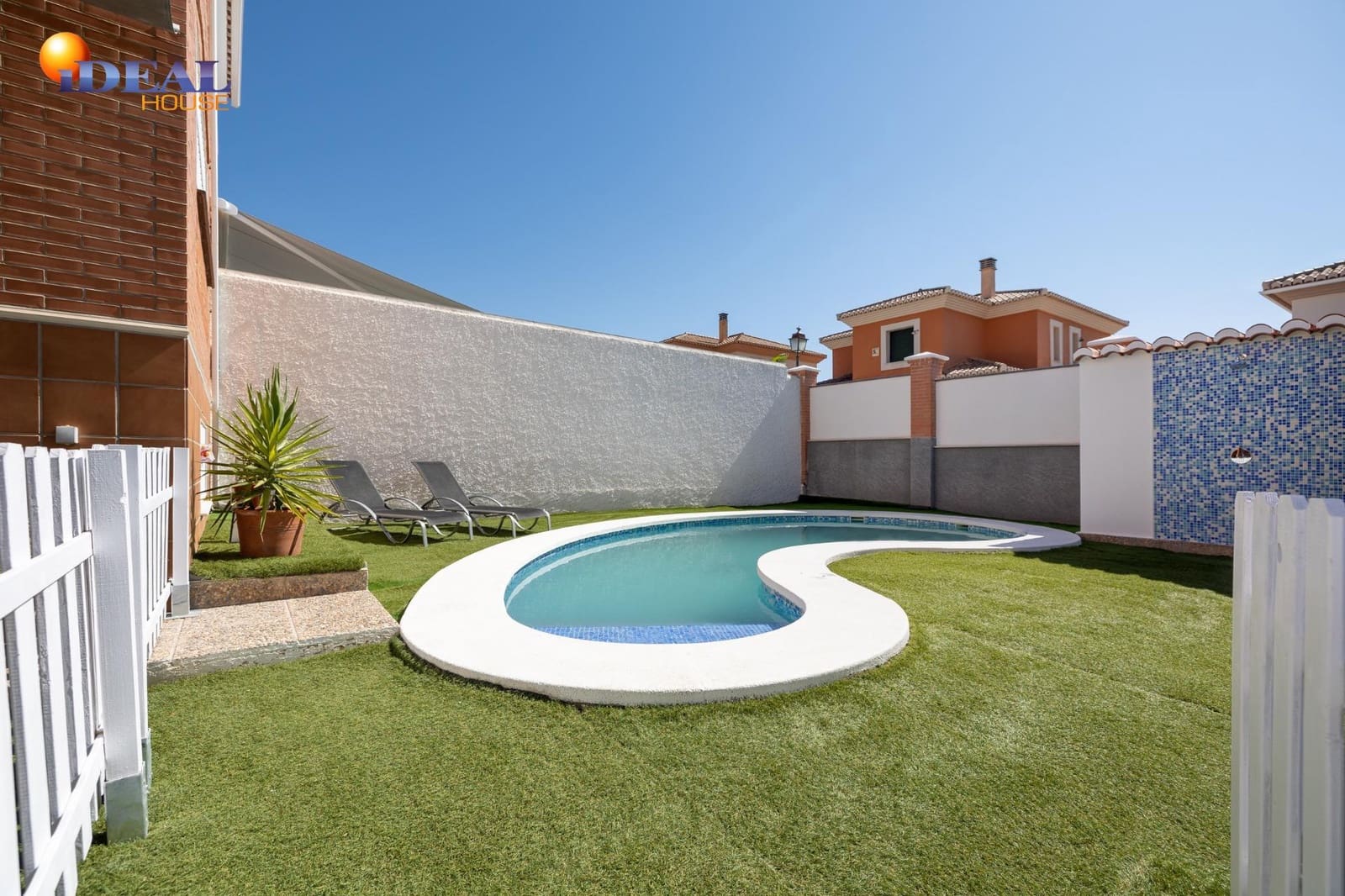 4 slaapkamer Villa te koop in Albolote met zwembad garage - € 435.000 (Ref: 9433874)