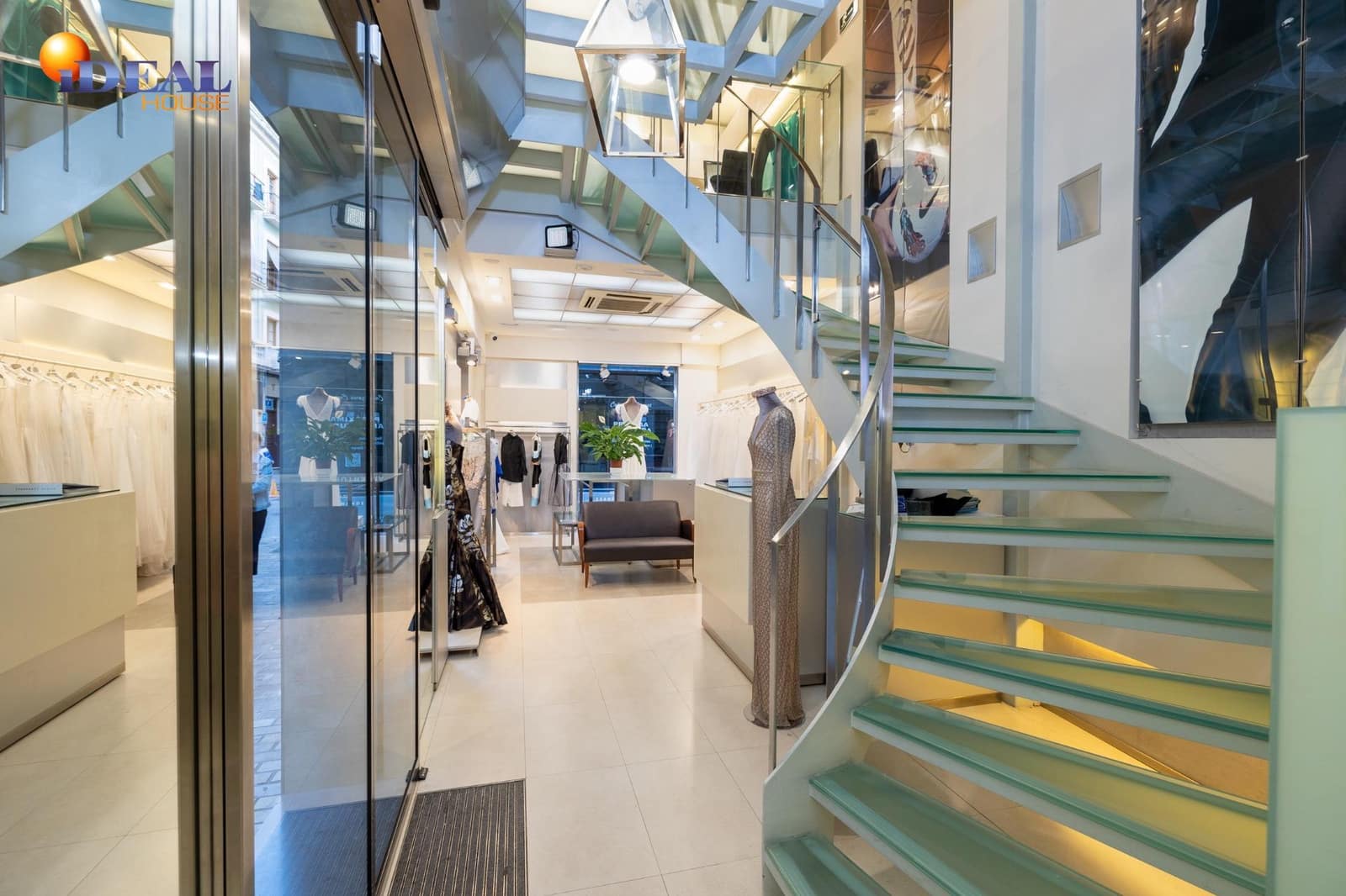 Kaupallinen myytävänä paikassa Granada kaupunki - 820 000 € (Ref: 9433875)