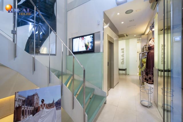 Kaupallinen myytävänä paikassa Centro - Sagrario, Granada kaupunki - 820 000 € (Ref: 9433875)