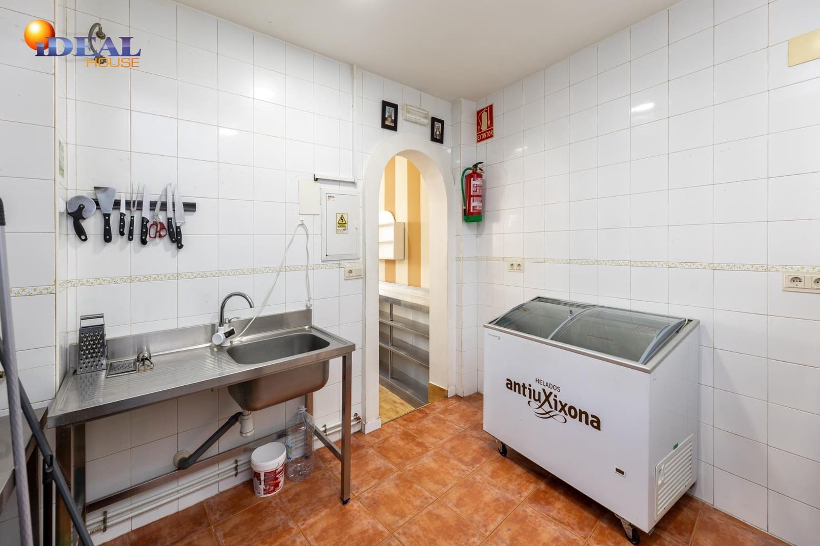 Erhverv til salg i Armilla med garage - € 149.900 (Ref: 9433876)