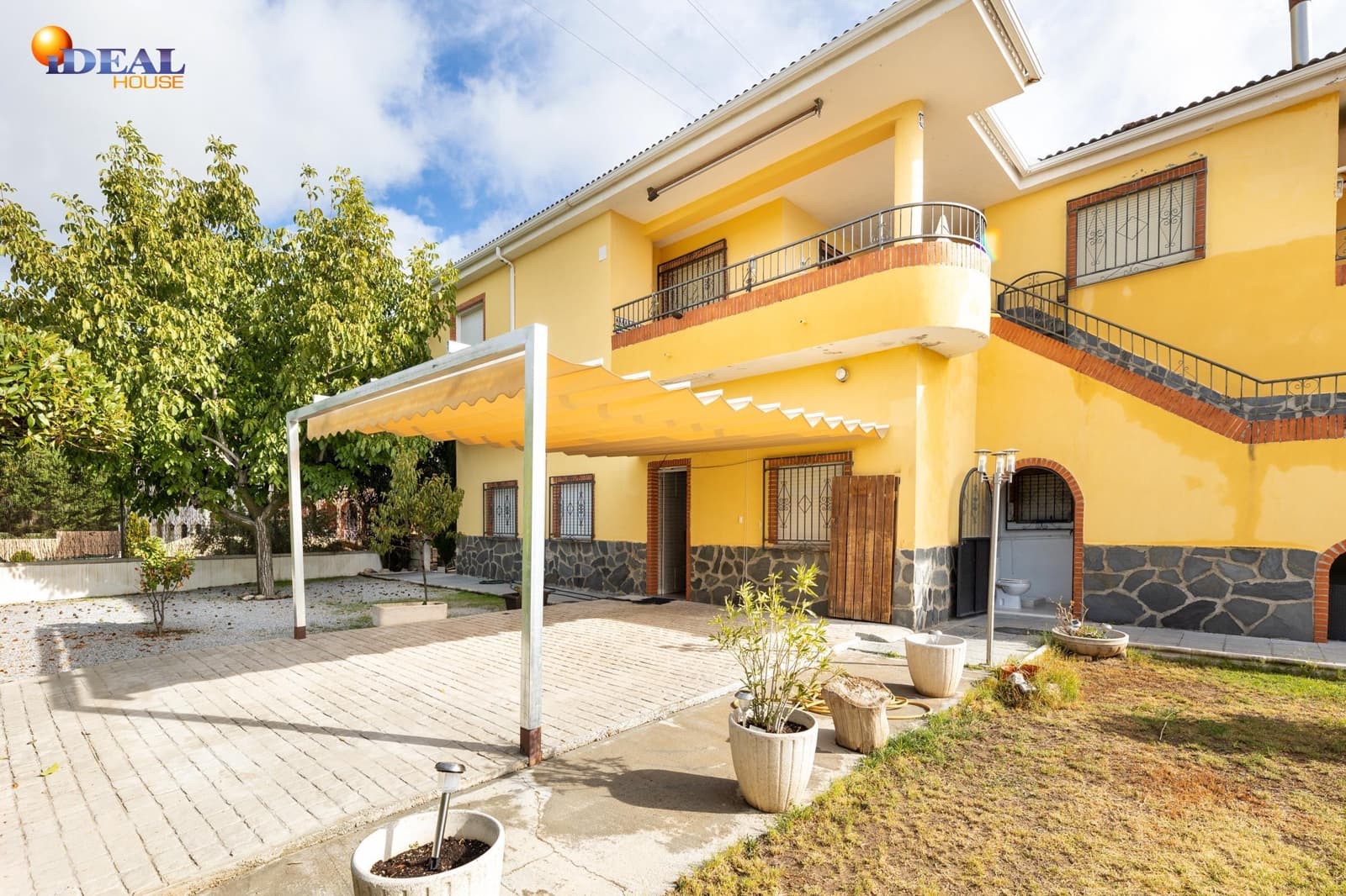 7 bedroom Villa for sale in Huetor Santillan with pool garage - € 365,000 (Ref: 9433878)