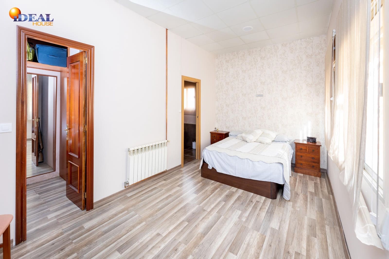 7 bedroom Villa for sale in Huetor Santillan with pool garage - € 365,000 (Ref: 9433878)