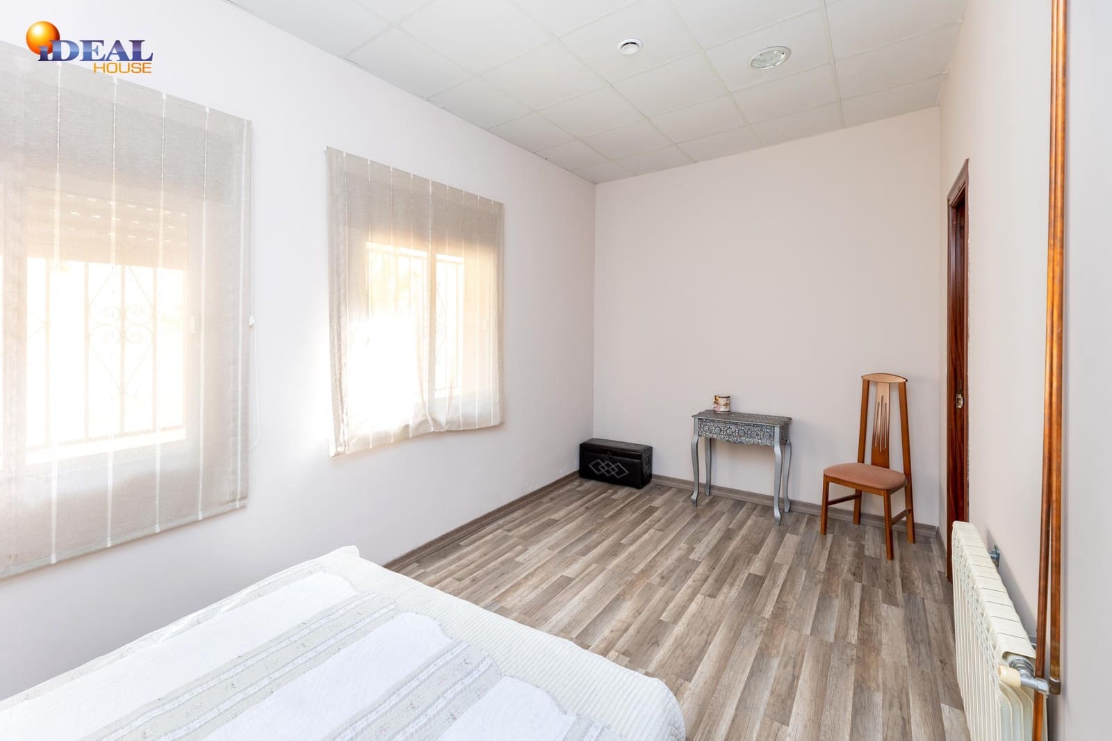 7 bedroom Villa for sale in Huetor Santillan with pool garage - € 365,000 (Ref: 9433878)