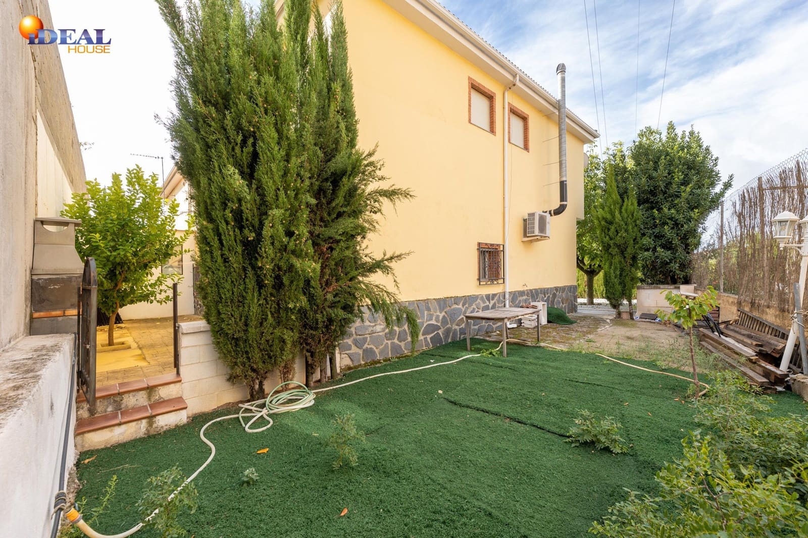 7 bedroom Villa for sale in Huetor Santillan with pool garage - € 365,000 (Ref: 9433878)