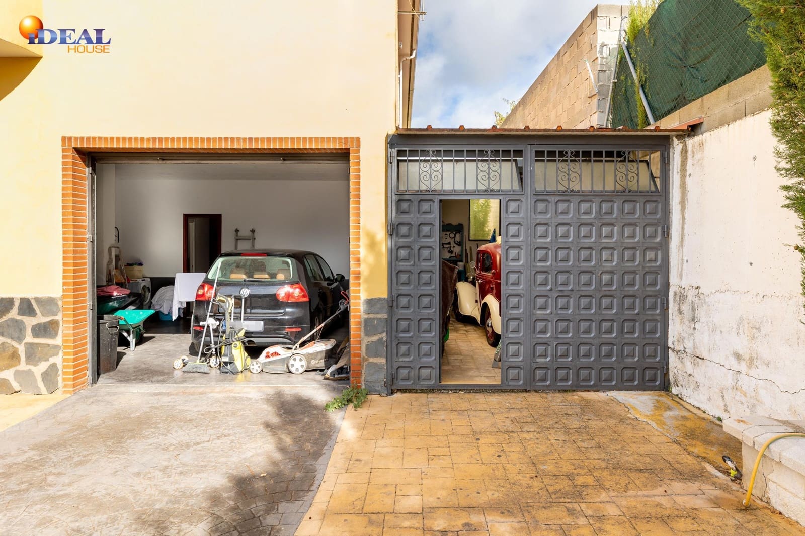 7 bedroom Villa for sale in Huetor Santillan with pool garage - € 365,000 (Ref: 9433878)