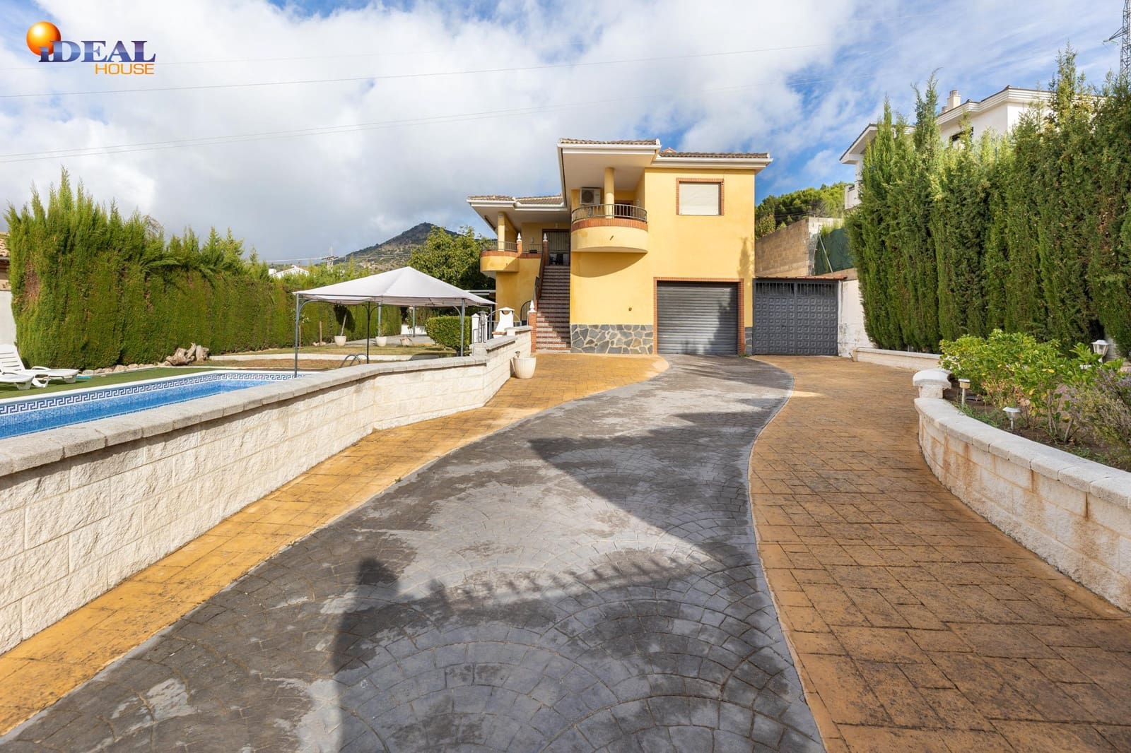 7 bedroom Villa for sale in Huetor Santillan with pool garage - € 365,000 (Ref: 9433878)