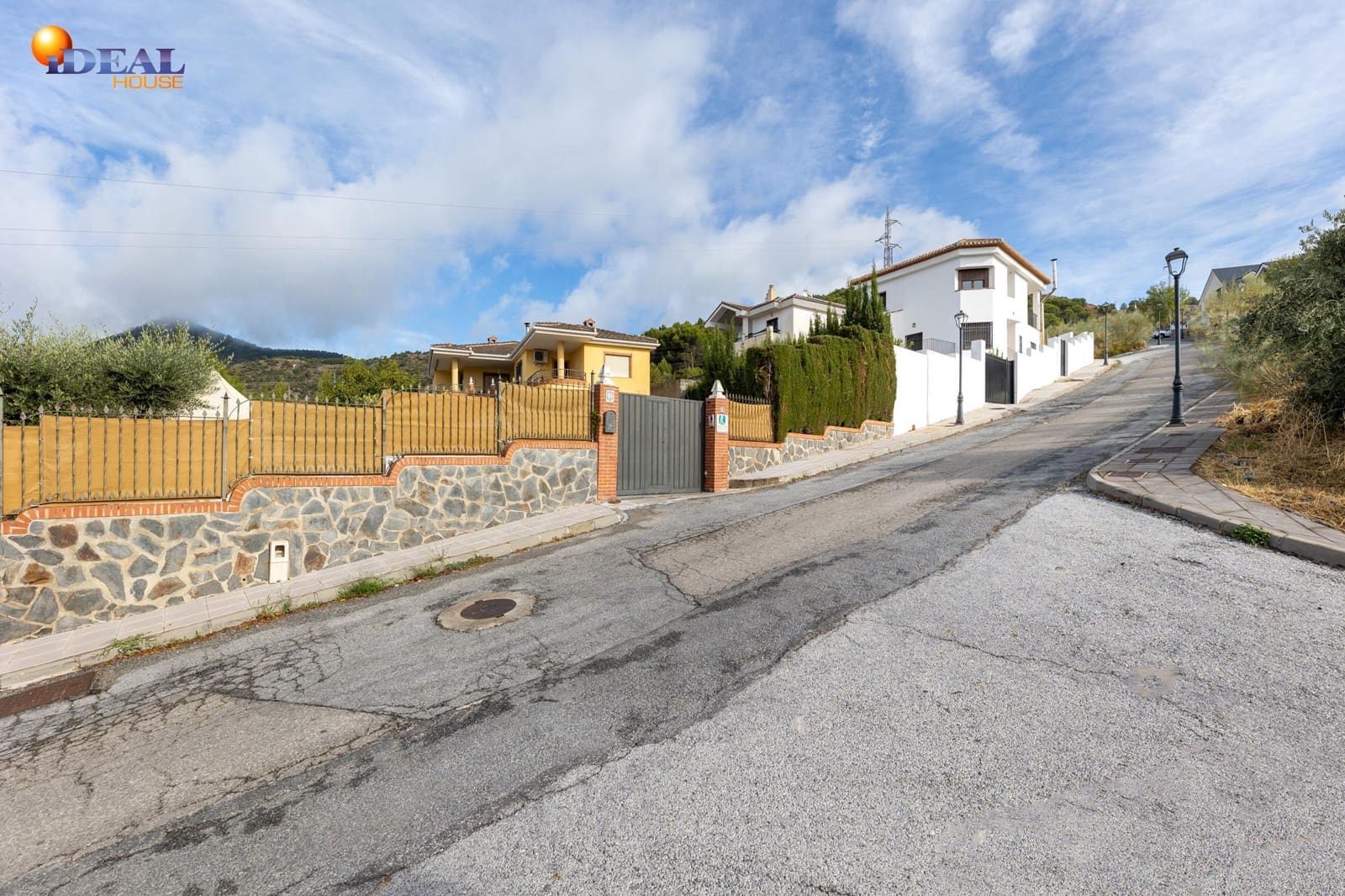 7 bedroom Villa for sale in Huetor Santillan with pool garage - € 365,000 (Ref: 9433878)