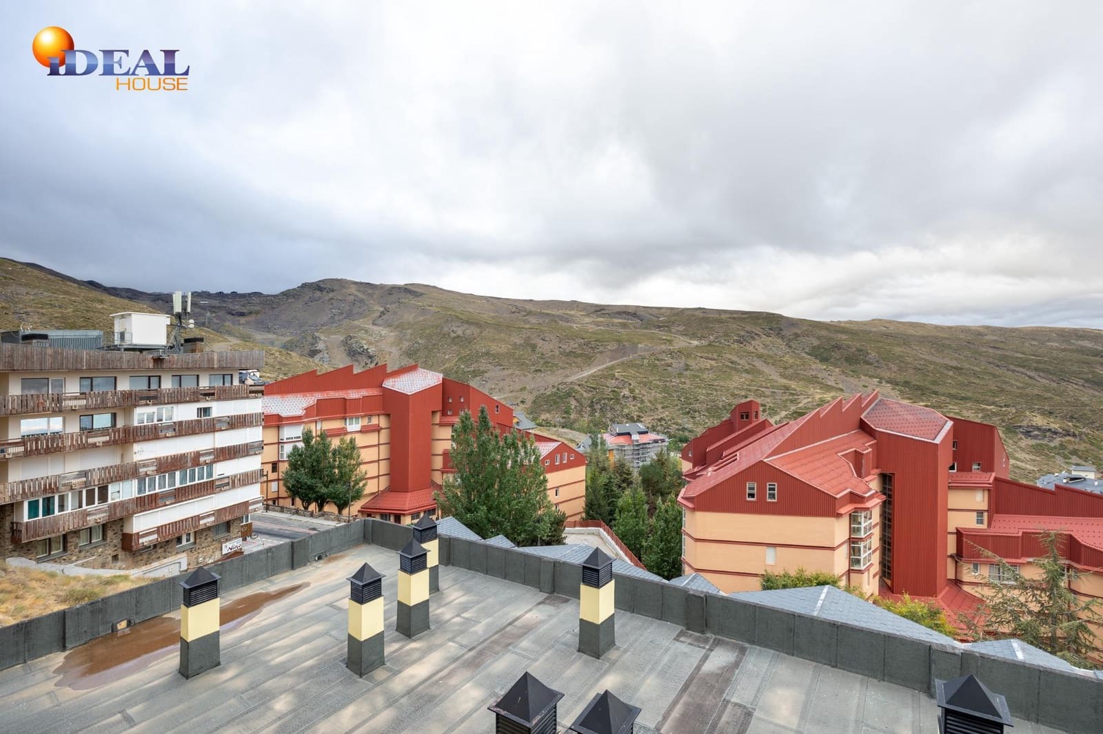 2 bedroom Flat for sale in Sierra Nevada with garage - € 175,000 (Ref: 9433881)