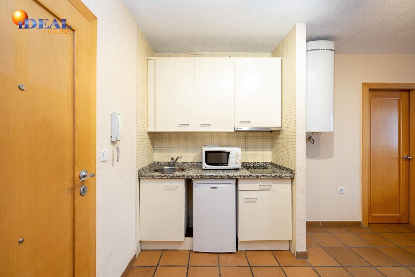 2 bedroom Flat for sale in Sierra Nevada with garage - € 175,000 (Ref: 9433881)