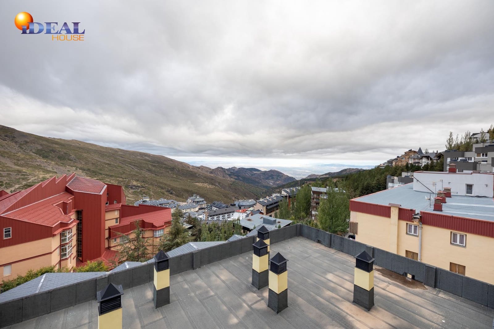 2 bedroom Flat for sale in Sierra Nevada with garage - € 175,000 (Ref: 9433881)