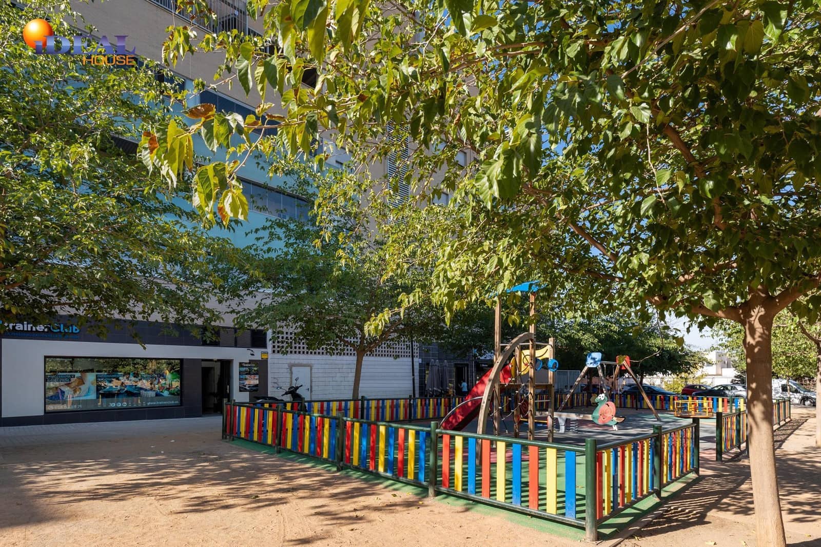 Komercyjne na sprzedaż w Miasto Grenada - 299 000 € (Ref: 9433882)