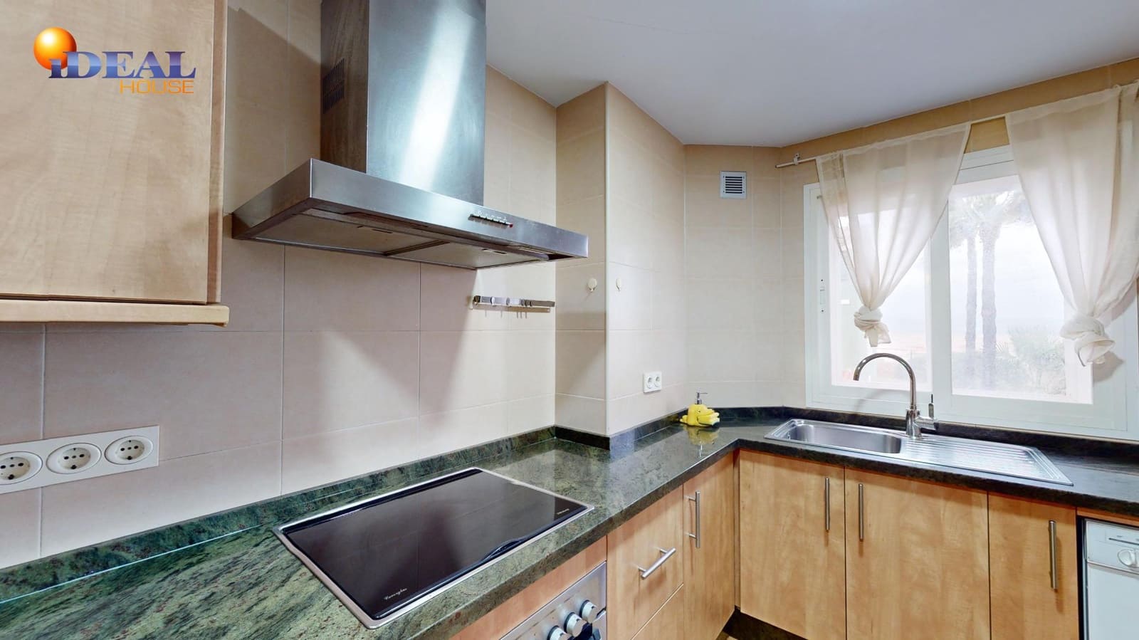 4 bedroom Penthouse for sale in Malaga city with pool - € 599,000 (Ref: 9433884)