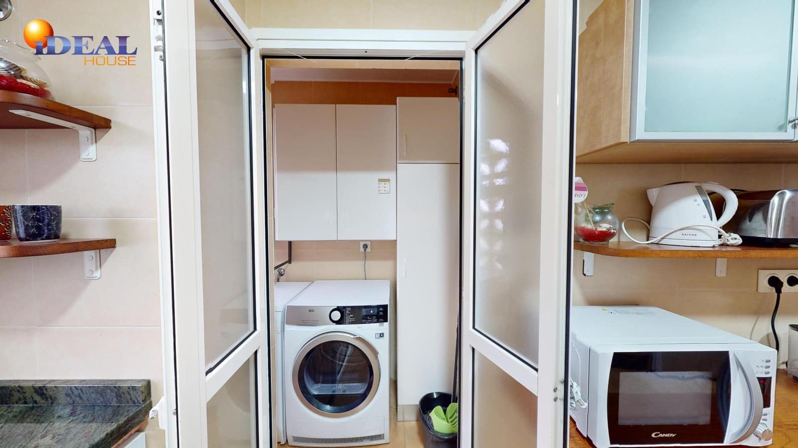 4 bedroom Penthouse for sale in Malaga city with pool - € 599,000 (Ref: 9433884)