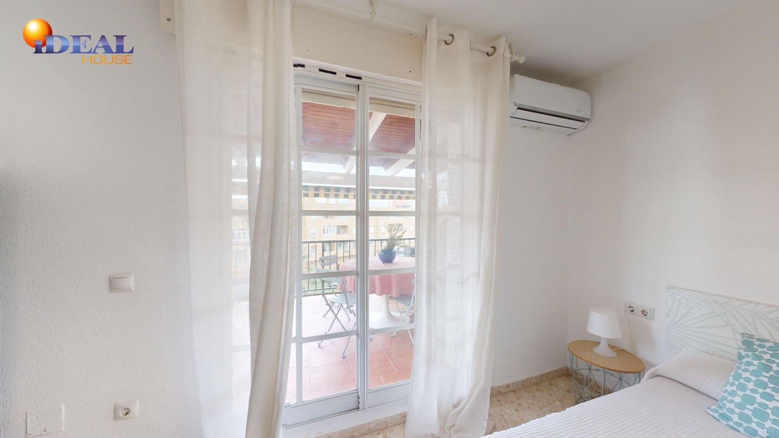 4 bedroom Penthouse for sale in Malaga city with pool - € 599,000 (Ref: 9433884)