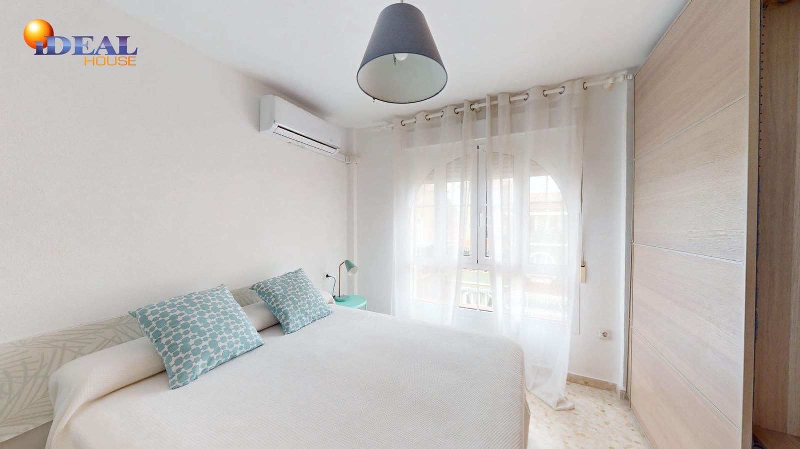 4 bedroom Penthouse for sale in Malaga city with pool - € 599,000 (Ref: 9433884)