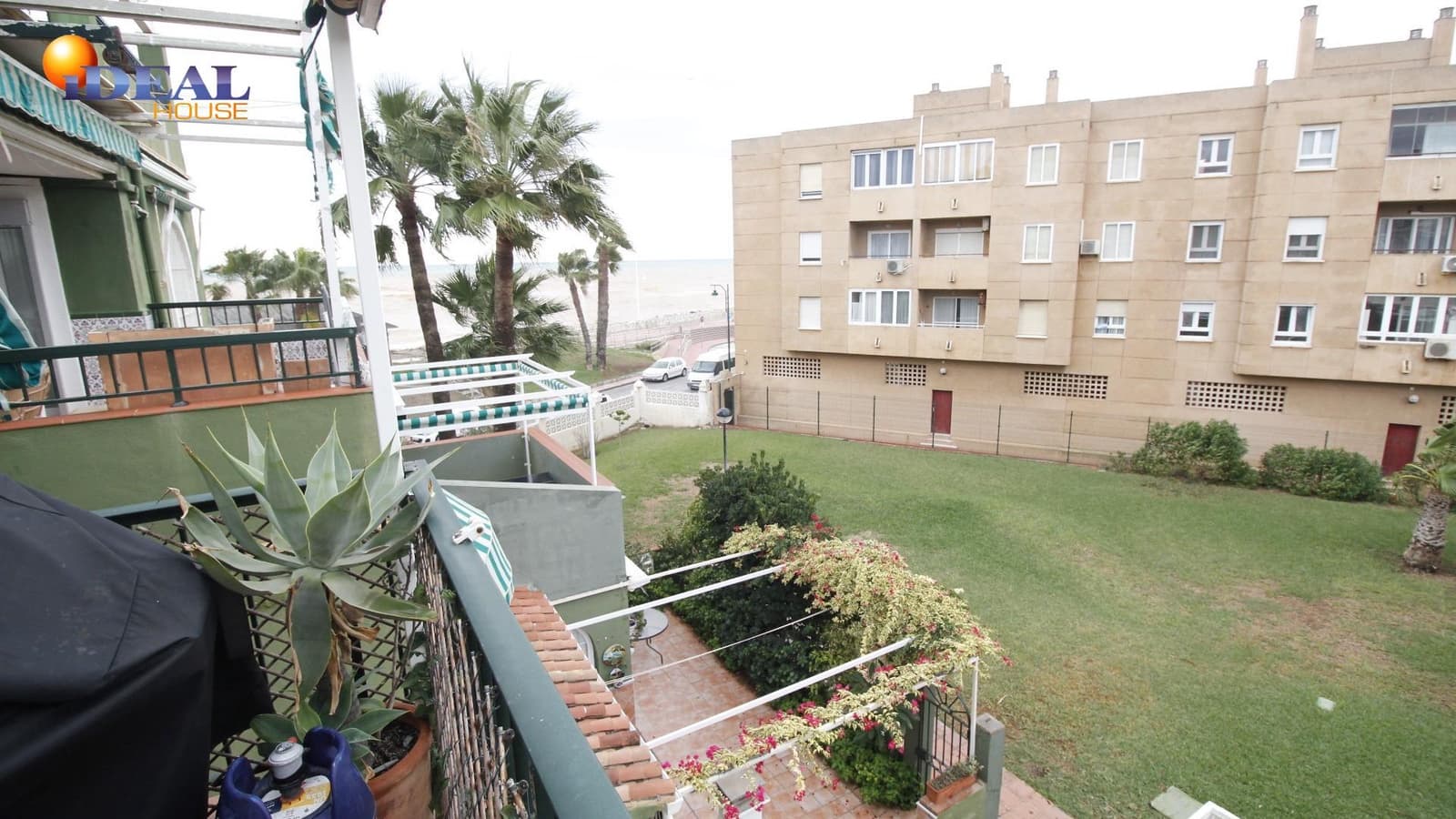 4 bedroom Penthouse for sale in Malaga city with pool - € 599,000 (Ref: 9433884)