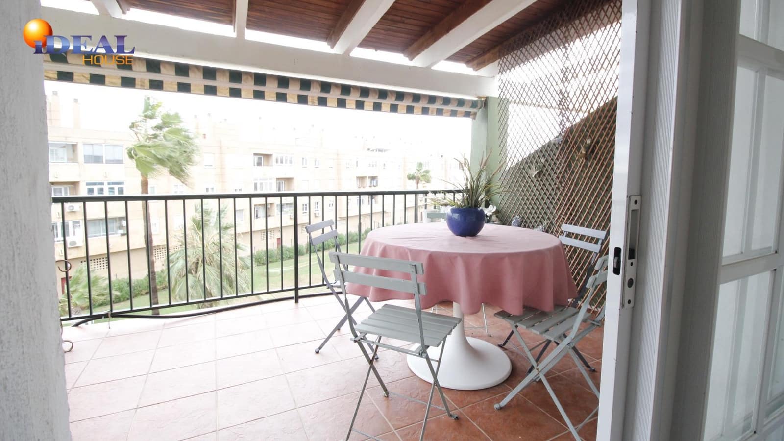 4 bedroom Penthouse for sale in Malaga city with pool - € 599,000 (Ref: 9433884)