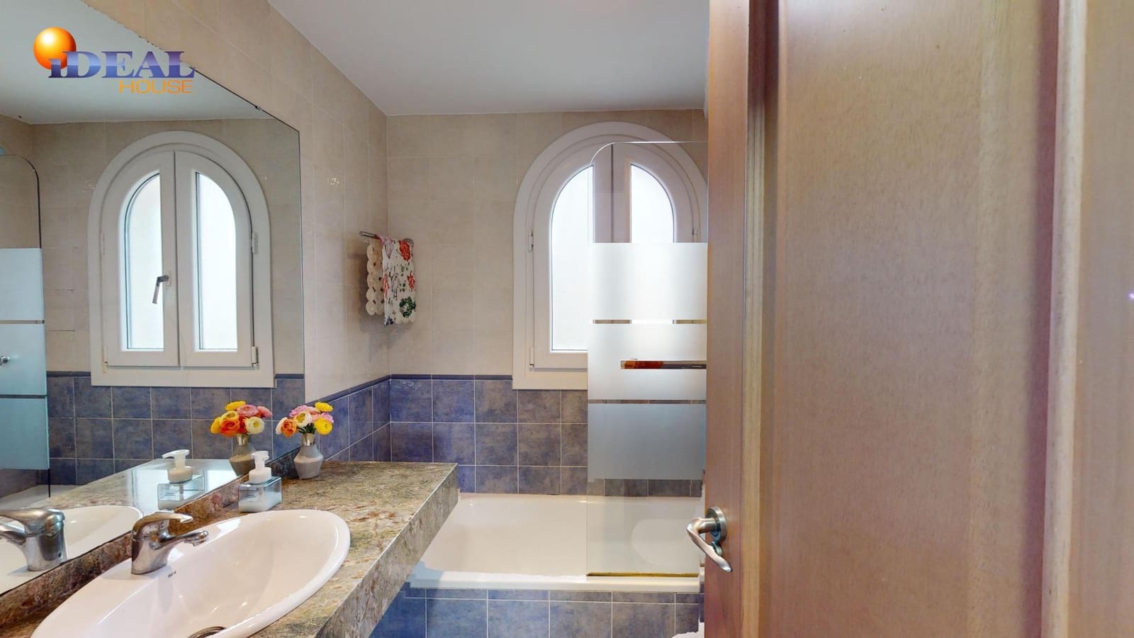 4 bedroom Penthouse for sale in Malaga city with pool - € 599,000 (Ref: 9433884)