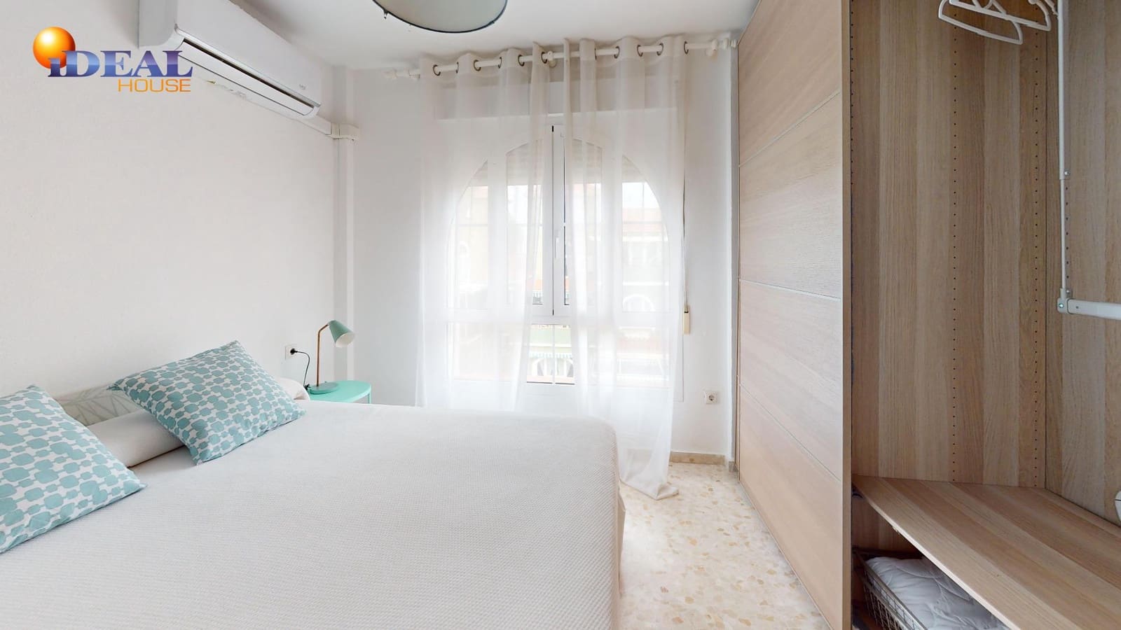 4 bedroom Penthouse for sale in Malaga city with pool - € 599,000 (Ref: 9433884)