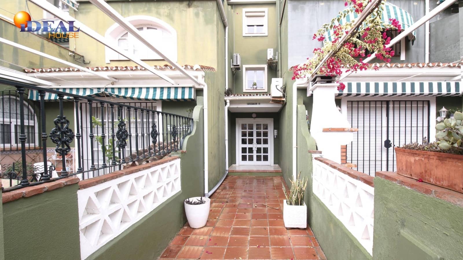 4 bedroom Penthouse for sale in Malaga city with pool - € 599,000 (Ref: 9433884)