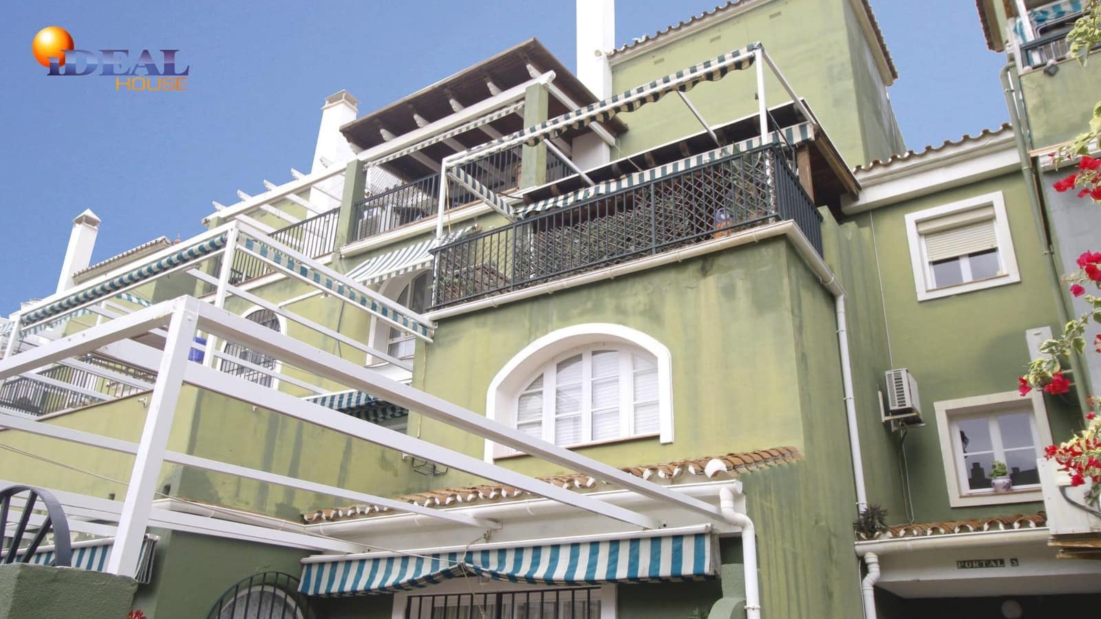 4 bedroom Penthouse for sale in Malaga city with pool - € 599,000 (Ref: 9433884)