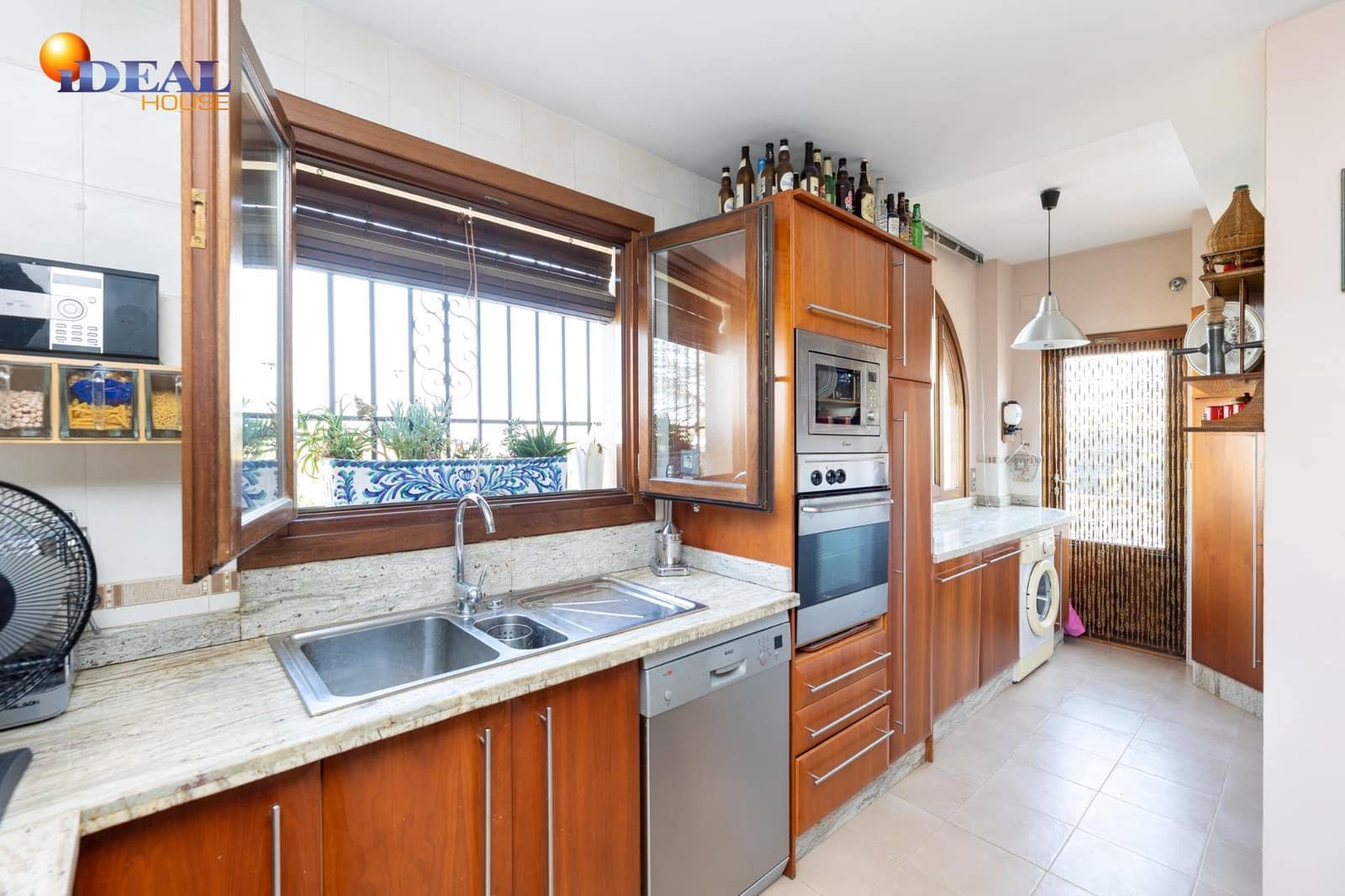 6 bedroom Villa for sale in Monachil with pool garage - € 485,000 (Ref: 9433885)