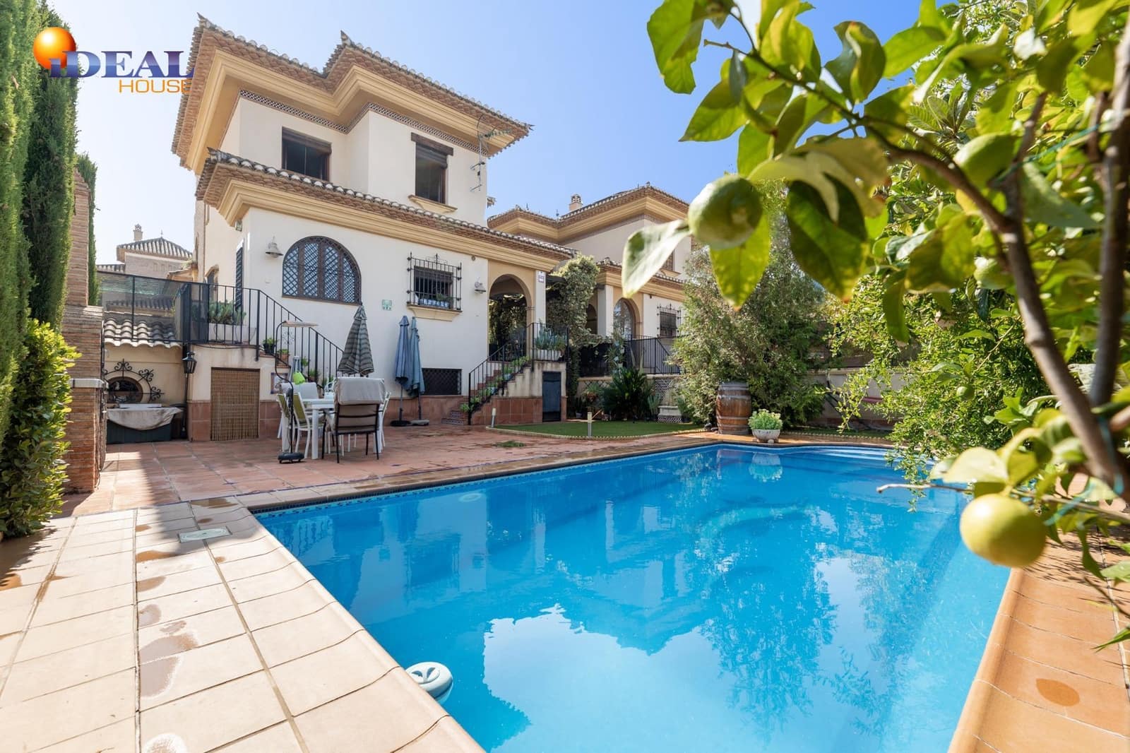 6 bedroom Villa for sale in Monachil with pool garage - € 485,000 (Ref: 9433885)