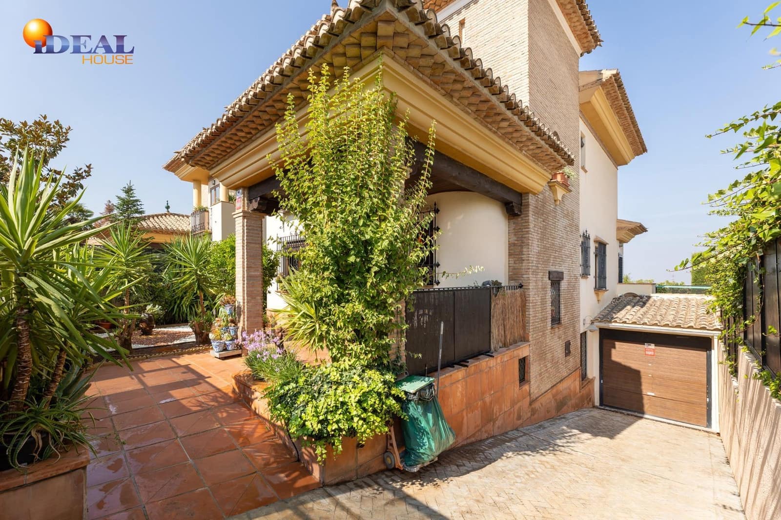 6 bedroom Villa for sale in Monachil with pool garage - € 485,000 (Ref: 9433885)