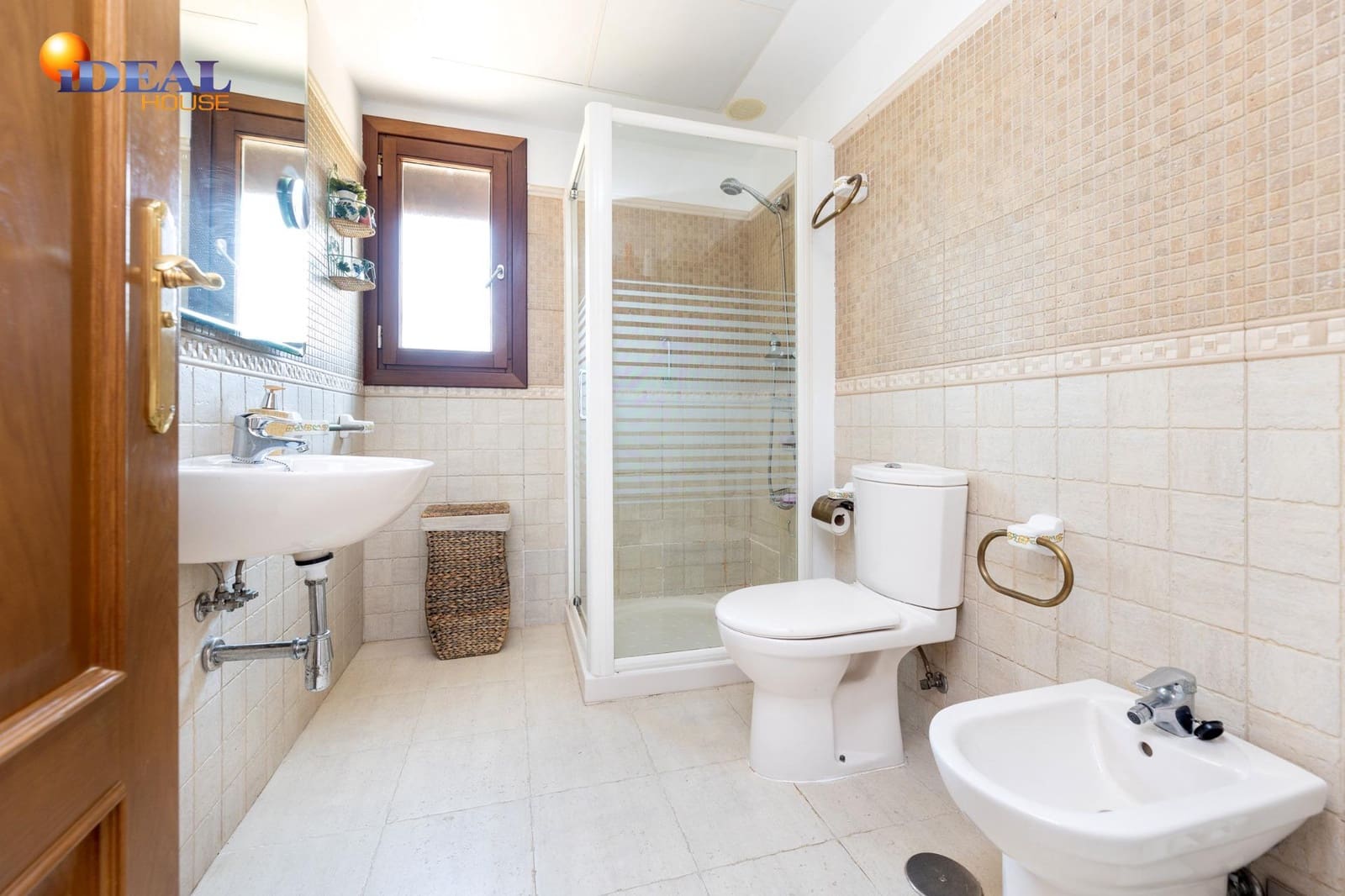 6 bedroom Villa for sale in Monachil with pool garage - € 485,000 (Ref: 9433885)