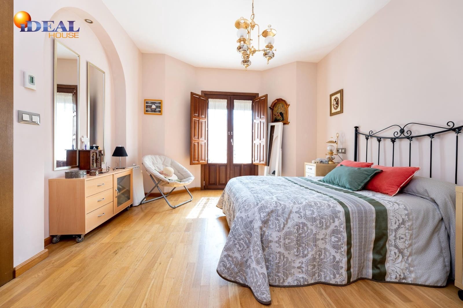 6 bedroom Villa for sale in Monachil with pool garage - € 485,000 (Ref: 9433885)