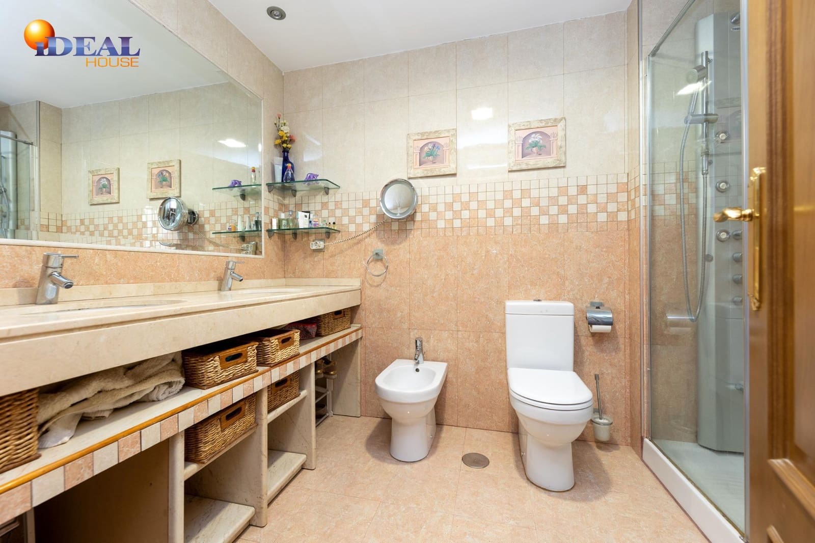 6 bedroom Villa for sale in Monachil with pool garage - € 485,000 (Ref: 9433885)