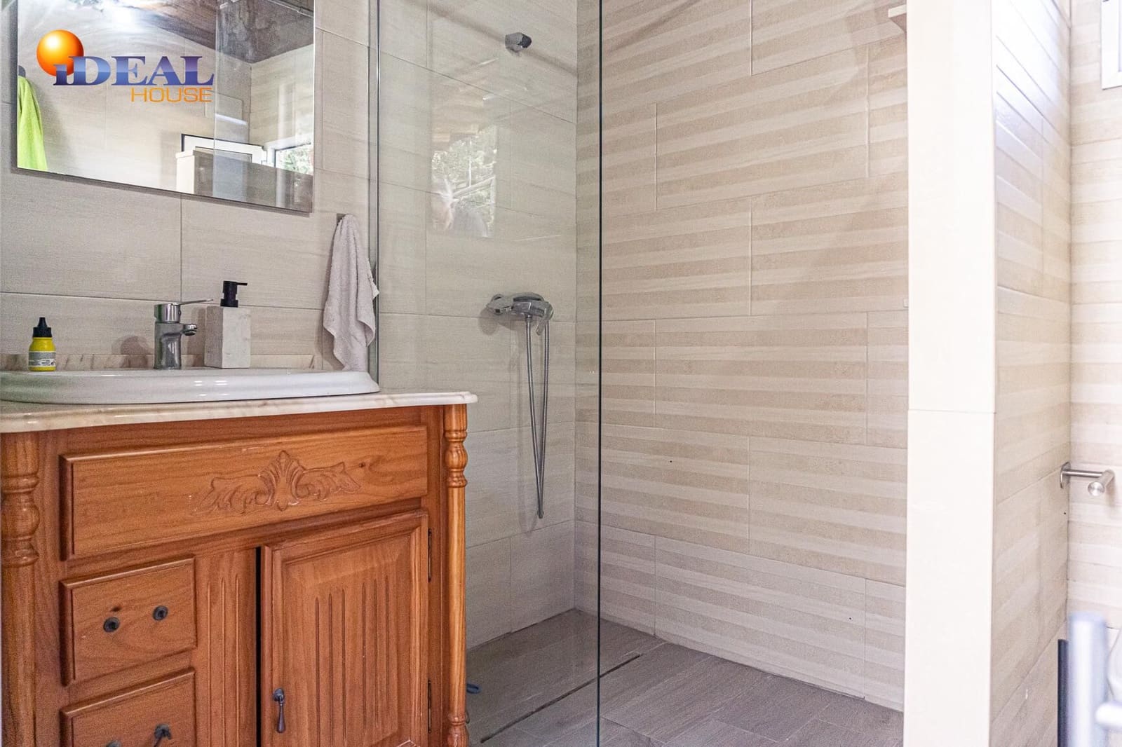 4 soverom Finca/Herregård til salgs i Castillo de Locubin med svømmebasseng - € 200 000 (Ref: 9433886)