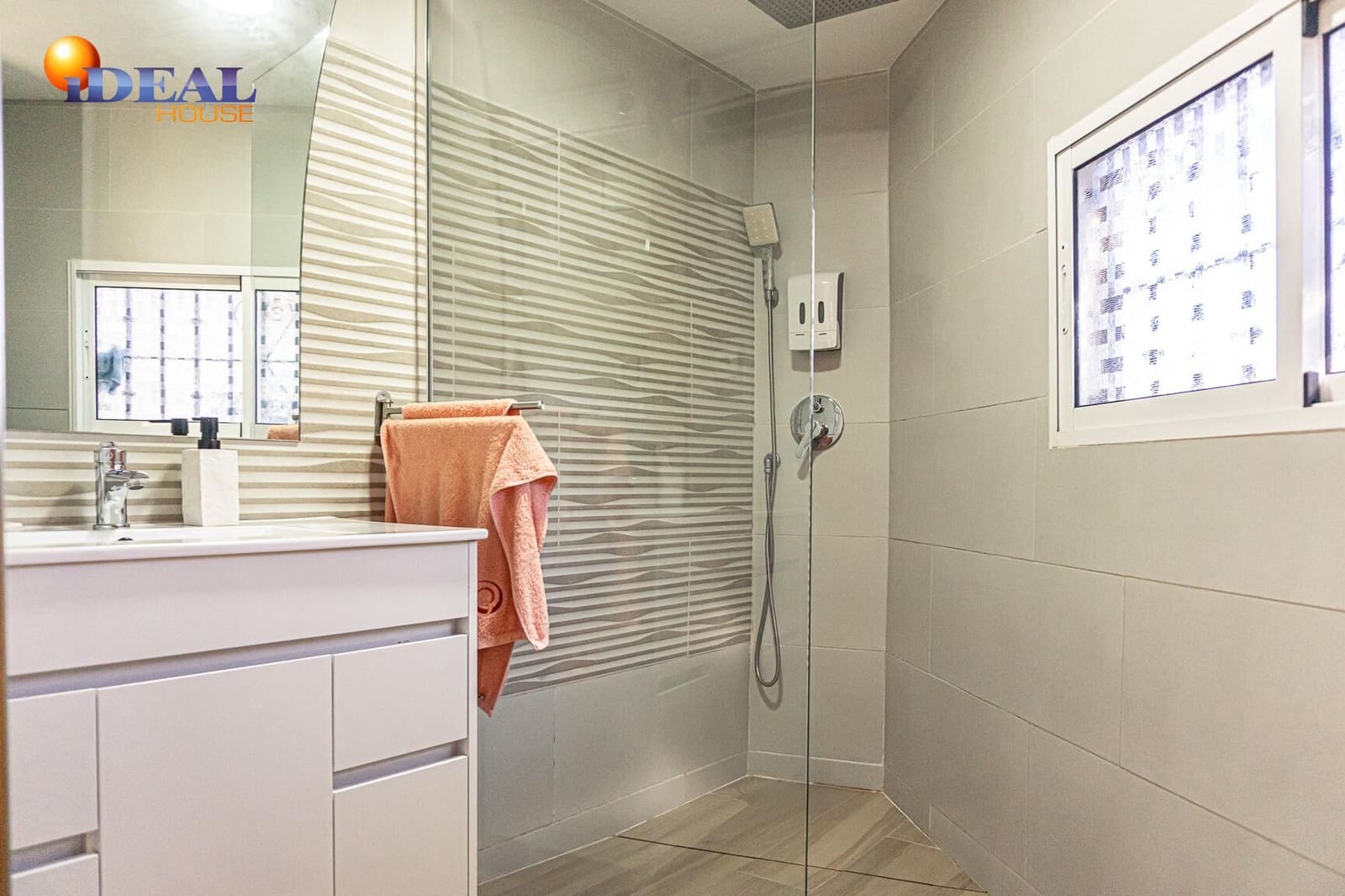 4 soverom Finca/Herregård til salgs i Castillo de Locubin med svømmebasseng - € 200 000 (Ref: 9433886)