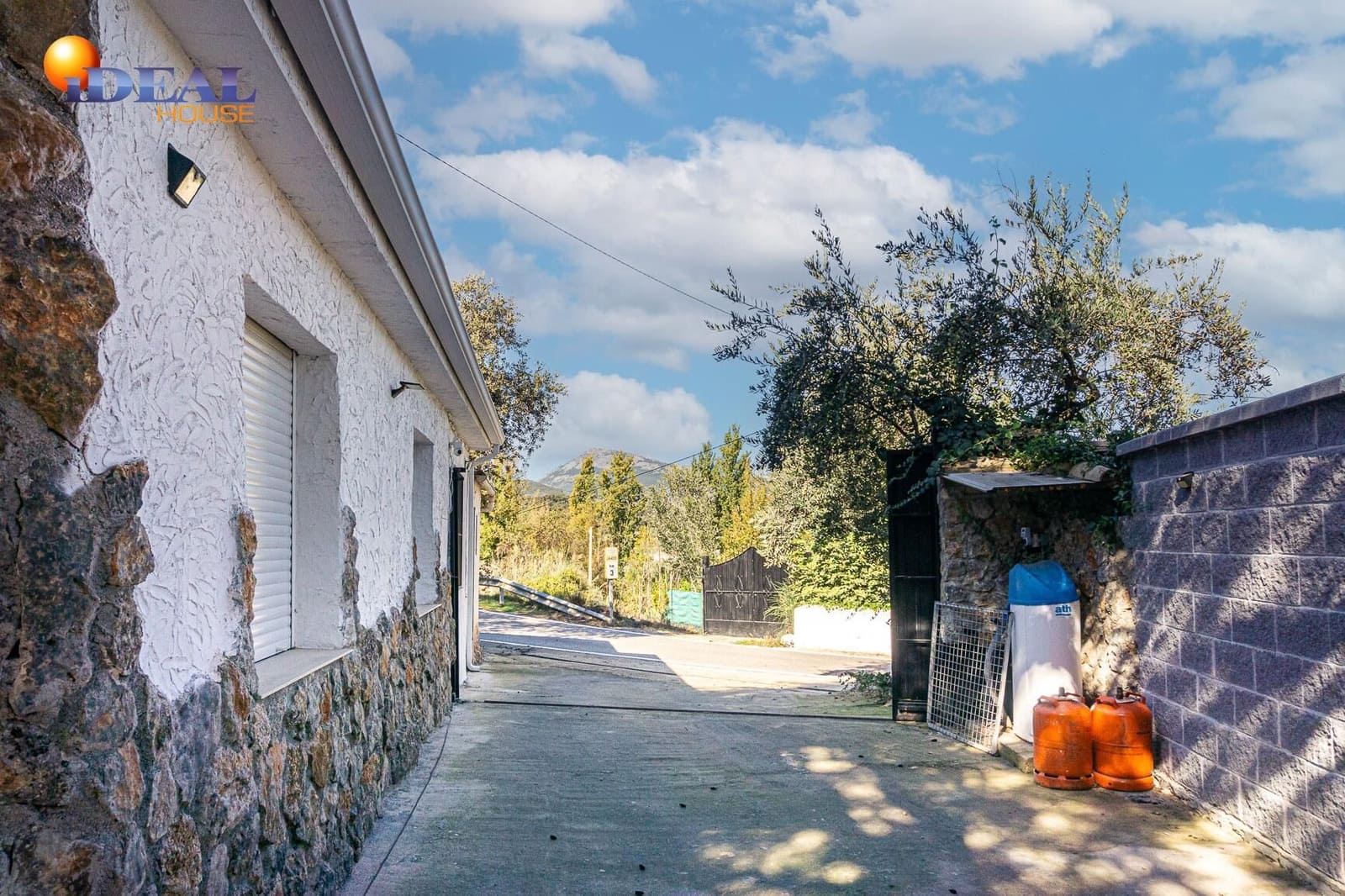 4 soverom Finca/Herregård til salgs i Castillo de Locubin med svømmebasseng - € 200 000 (Ref: 9433886)