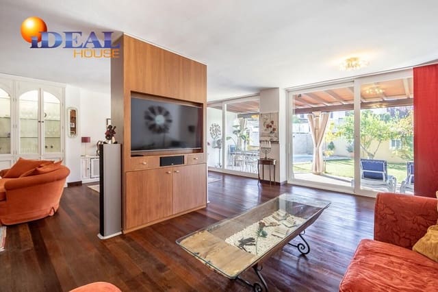 4 makuuhuone Huvila myytävänä paikassa Granada kaupunki mukana uima-altaan 
autotalli - 1 100 000 € (Ref: 9433887)